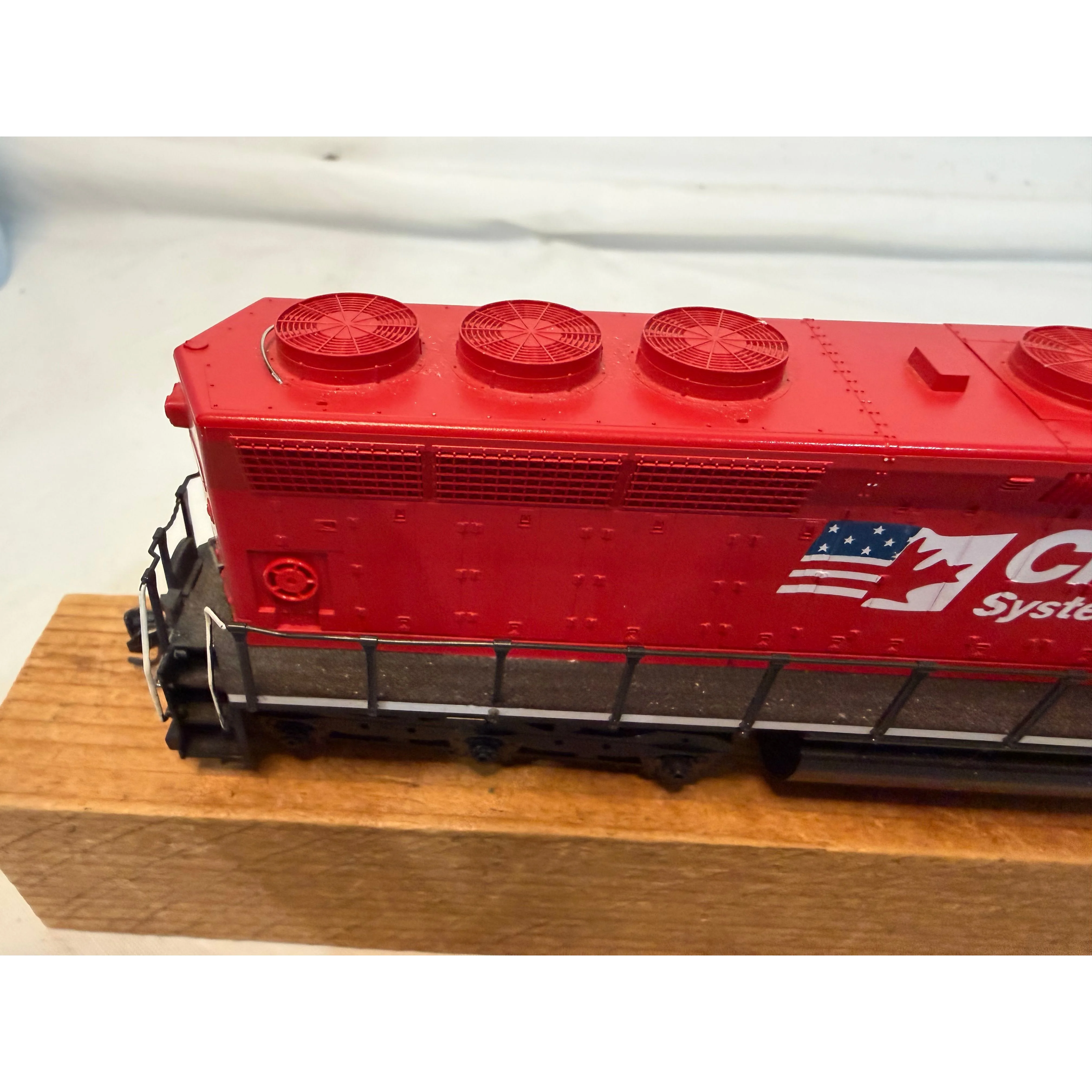 Kato Ho Scale EMD SD45 CP Rail Locomotive — photo 9