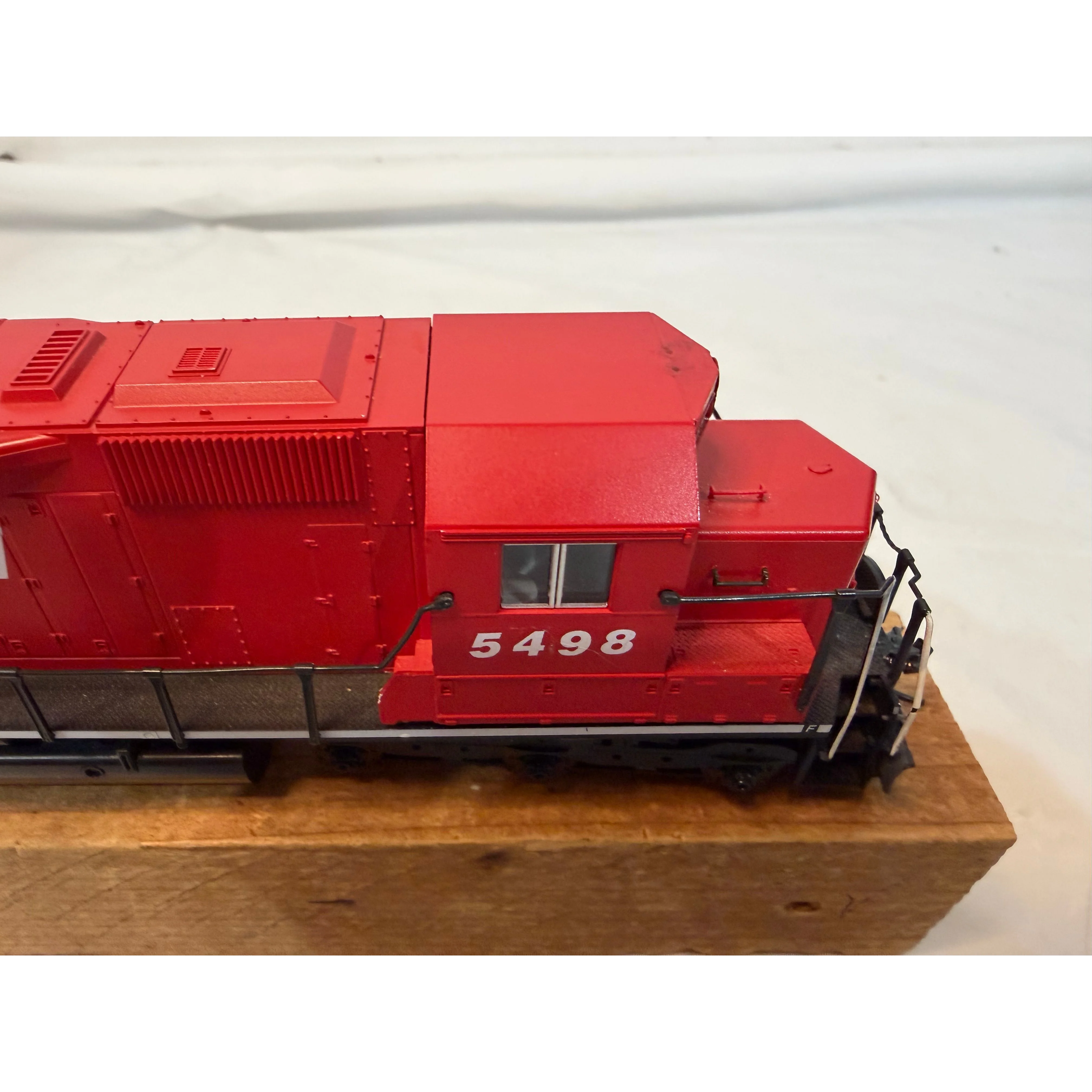 Kato Ho Scale EMD SD45 CP Rail Locomotive — photo 10