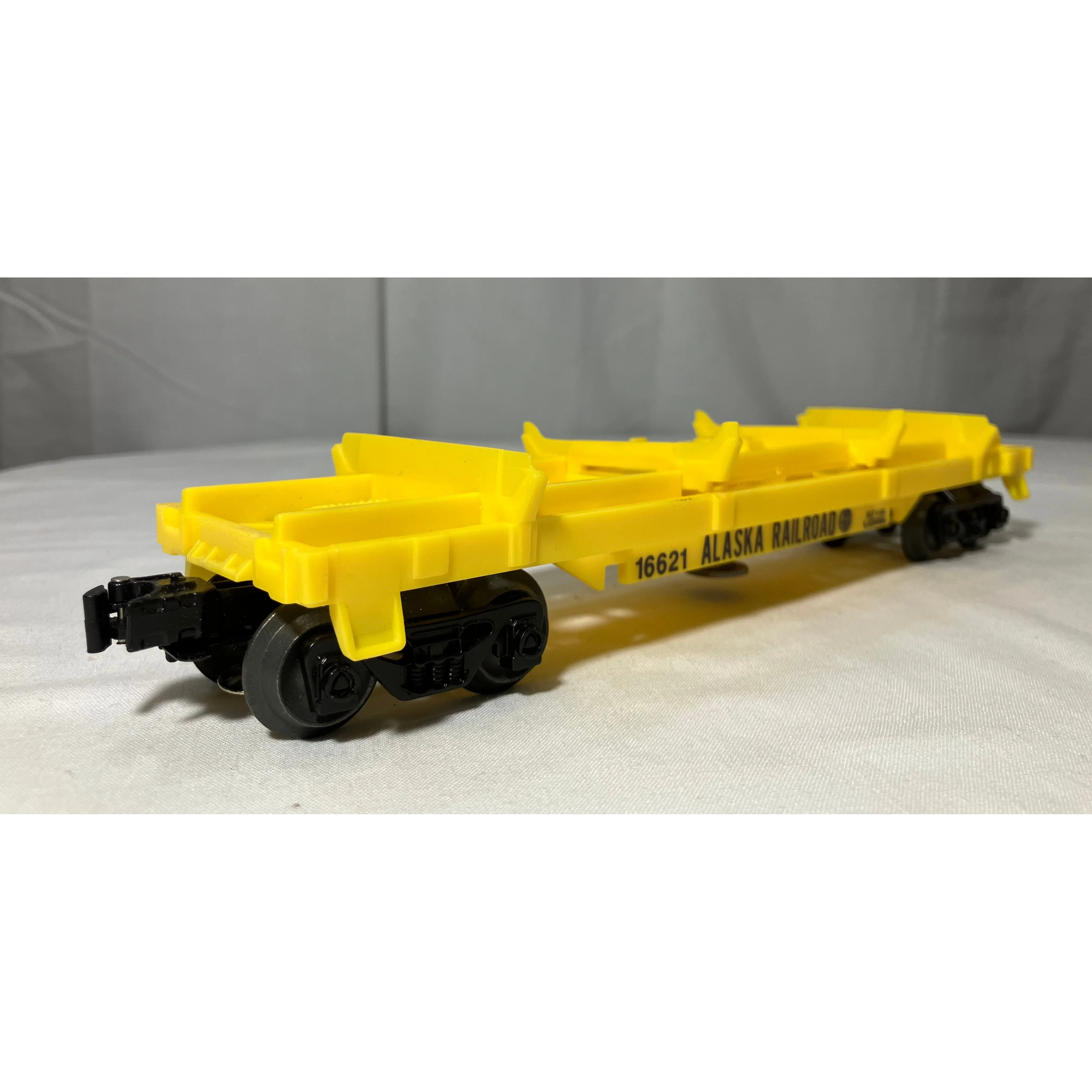 Lionel 6-16621 O scale 3-rail Alaska Railroad log dump car — photo 2