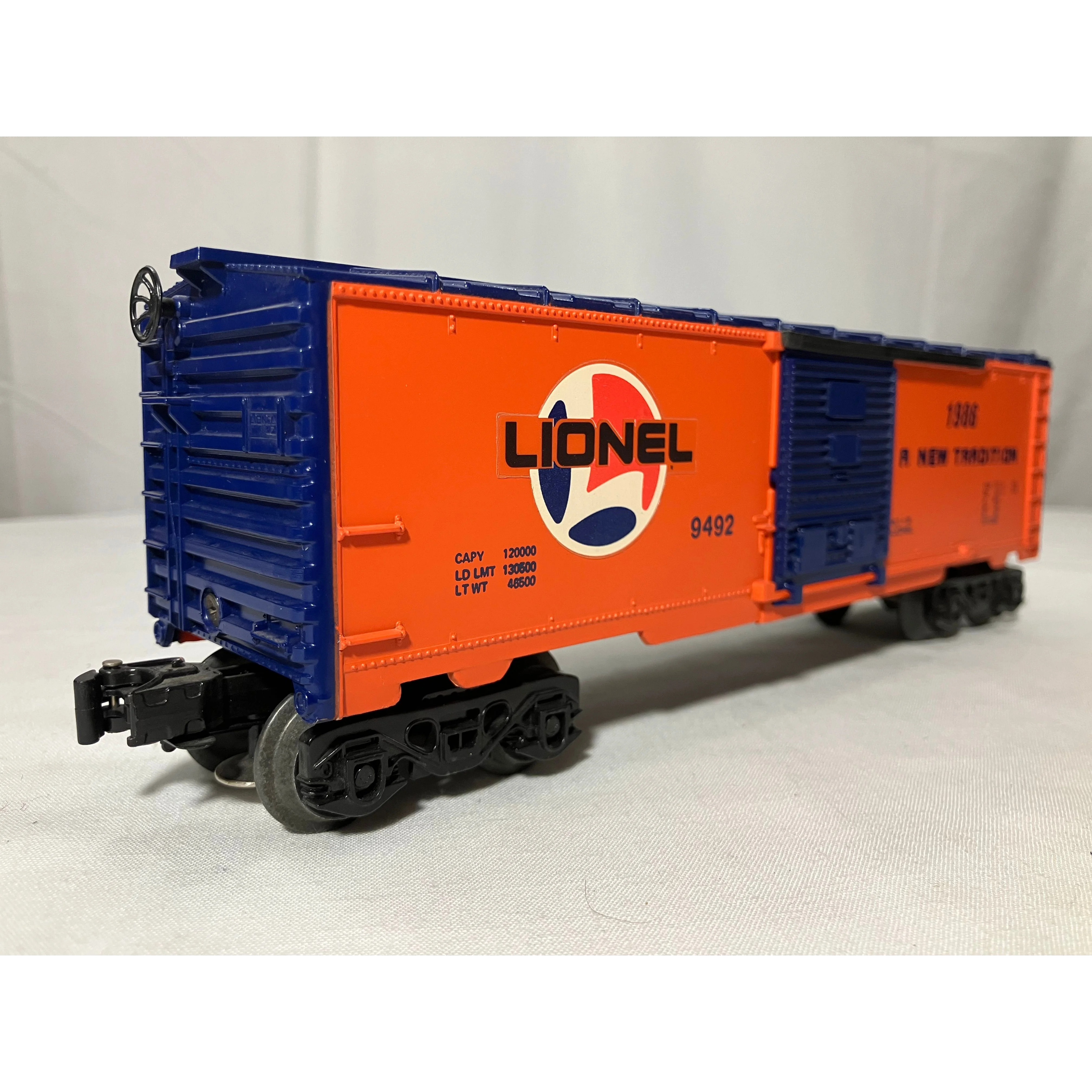 Lionel 6-9492 O scale 3-rail boxcar Lionel Lines