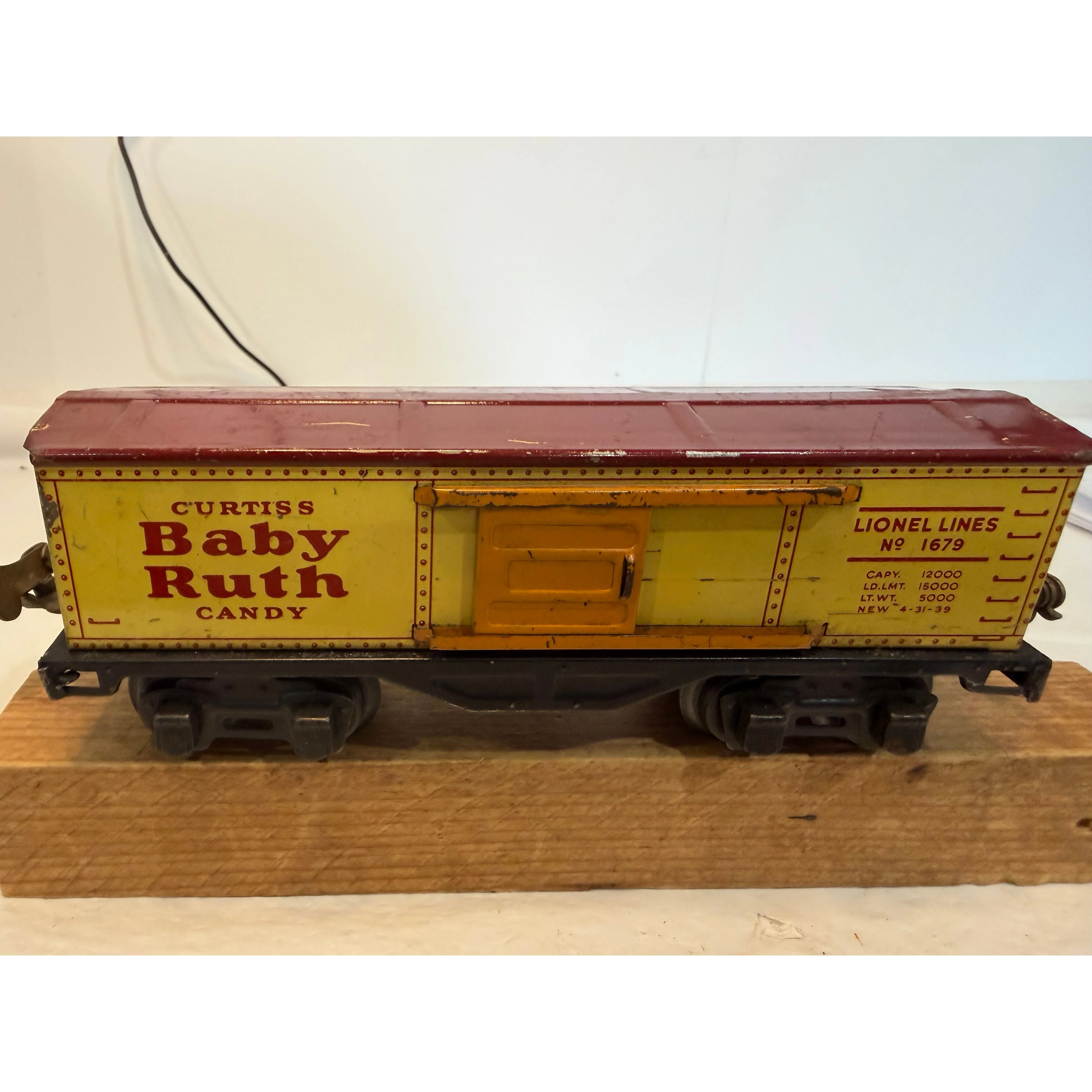 1 Lionel Tin Freight Car #1679 and 1 Lionel Tin Caboose #657 — photo 5