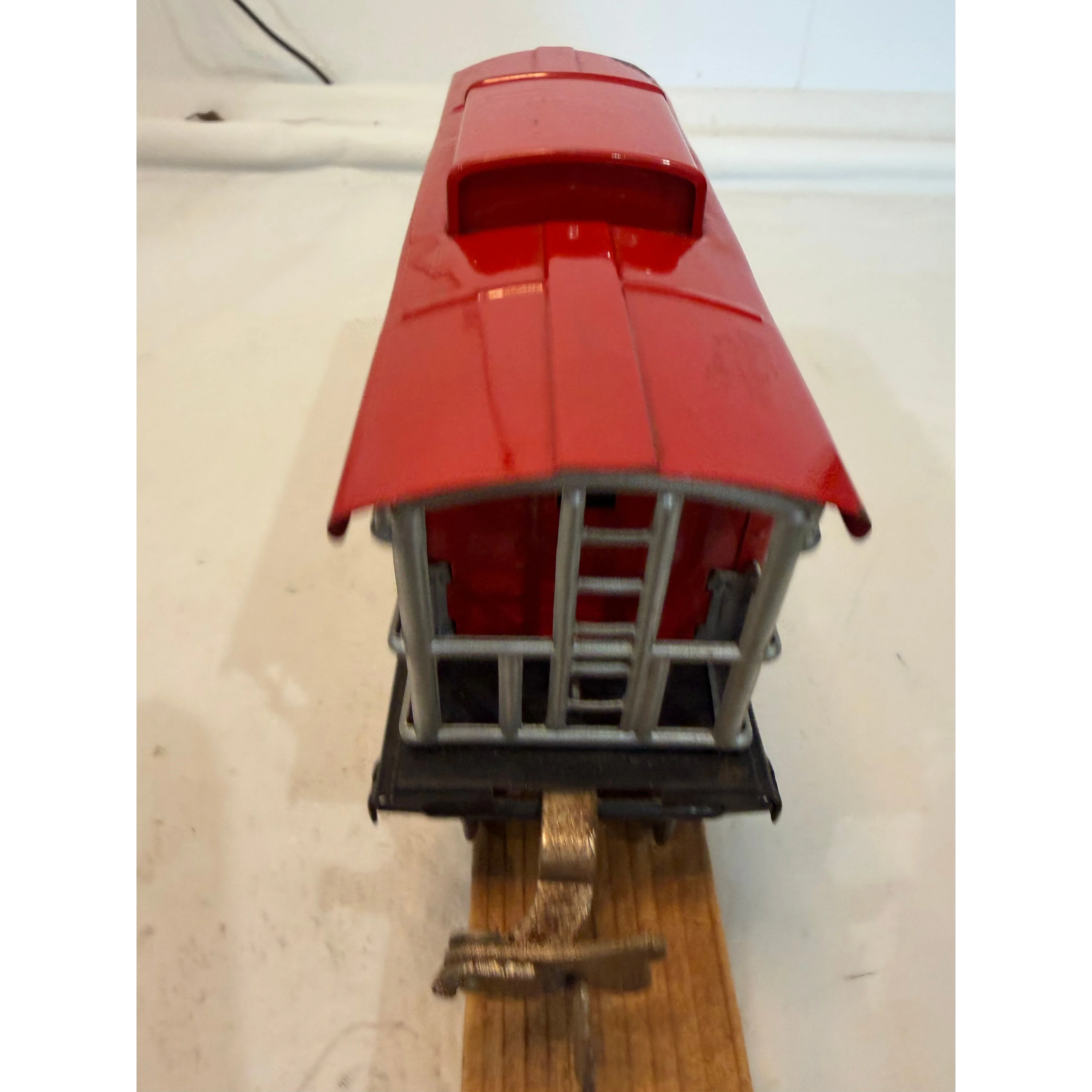 1 Lionel Tin Freight Car #1679 and 1 Lionel Tin Caboose #657 — photo 16