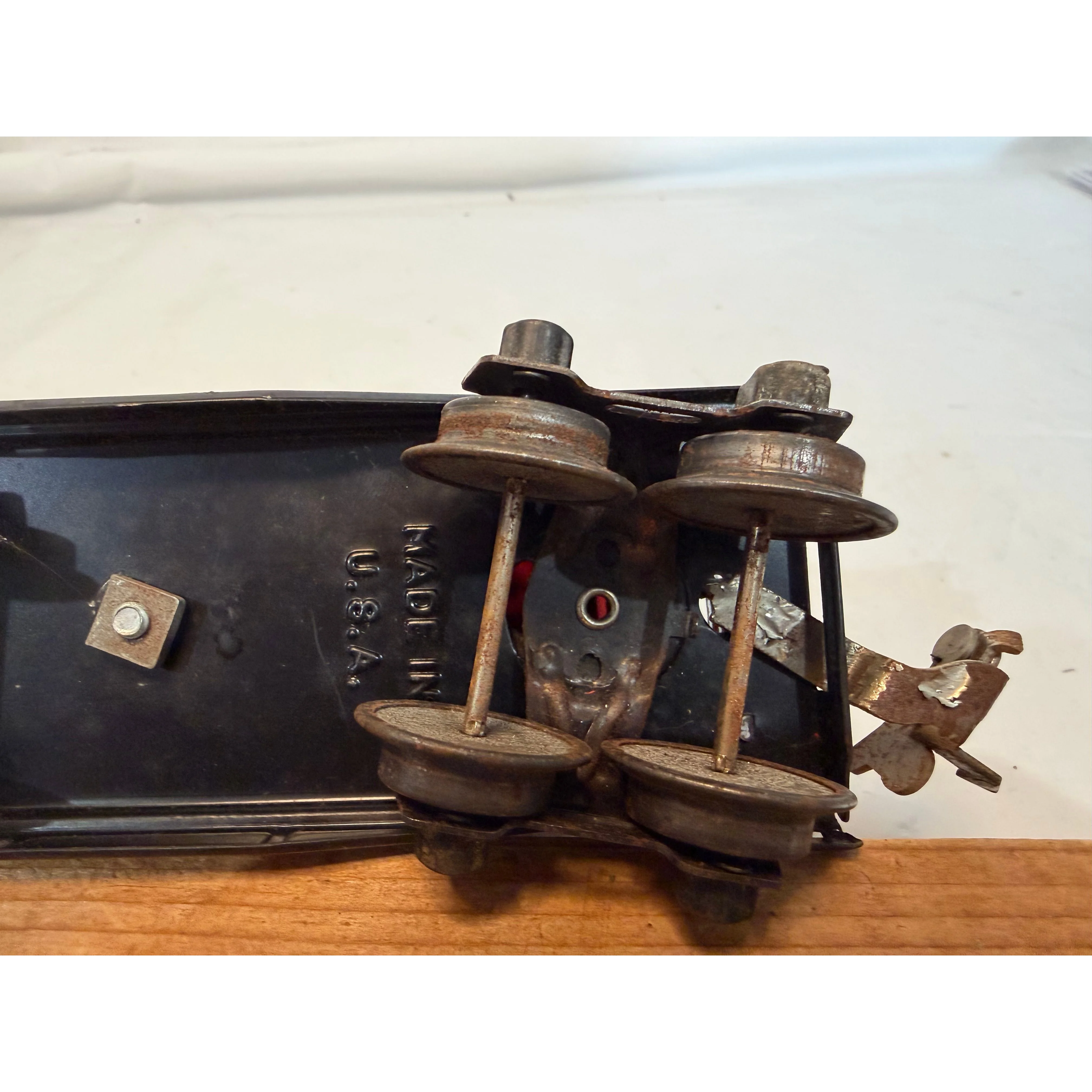 1 Lionel Tin Freight Car #1679 and 1 Lionel Tin Caboose #657 — photo 19
