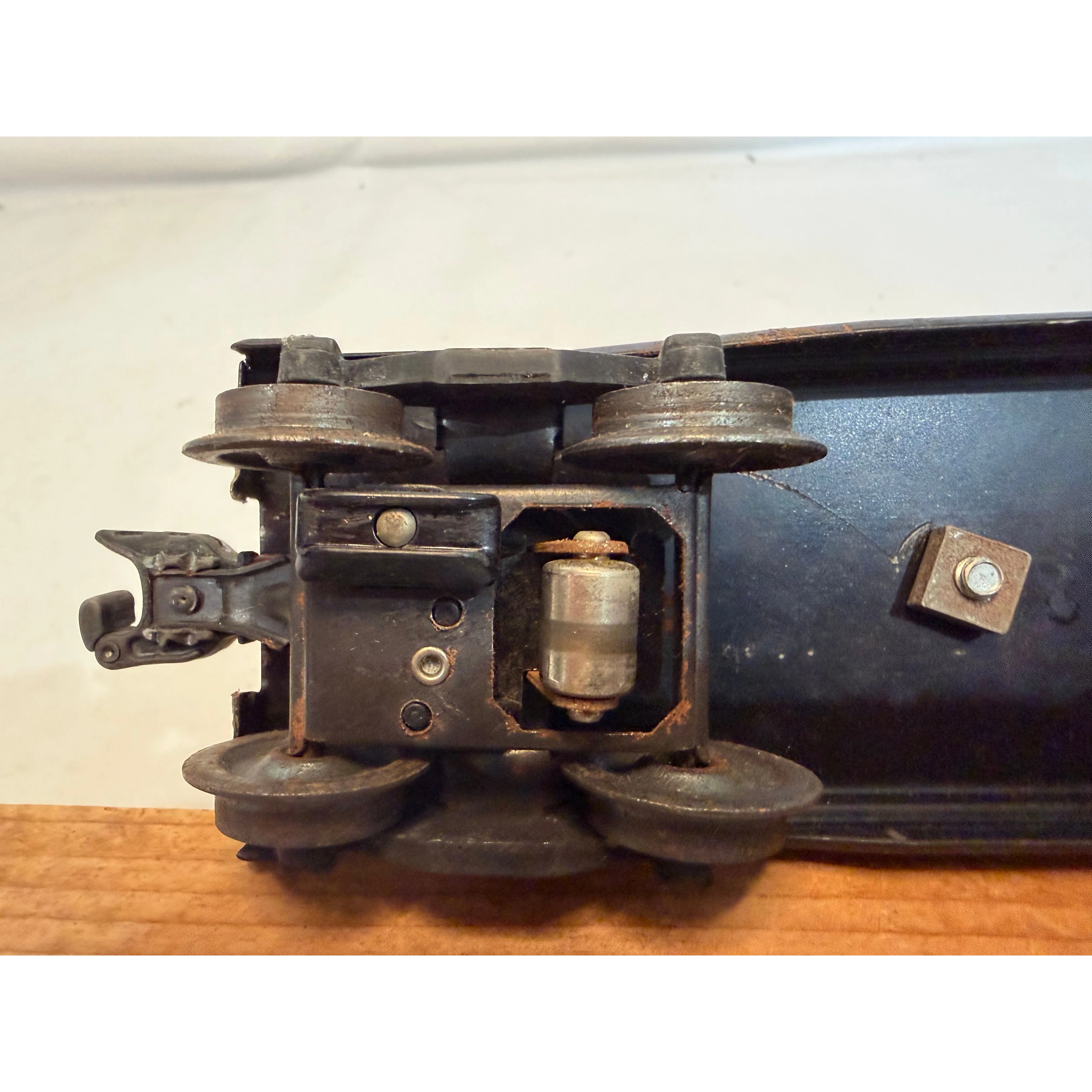 1 Lionel Tin Freight Car #1679 and 1 Lionel Tin Caboose #657 — photo 20