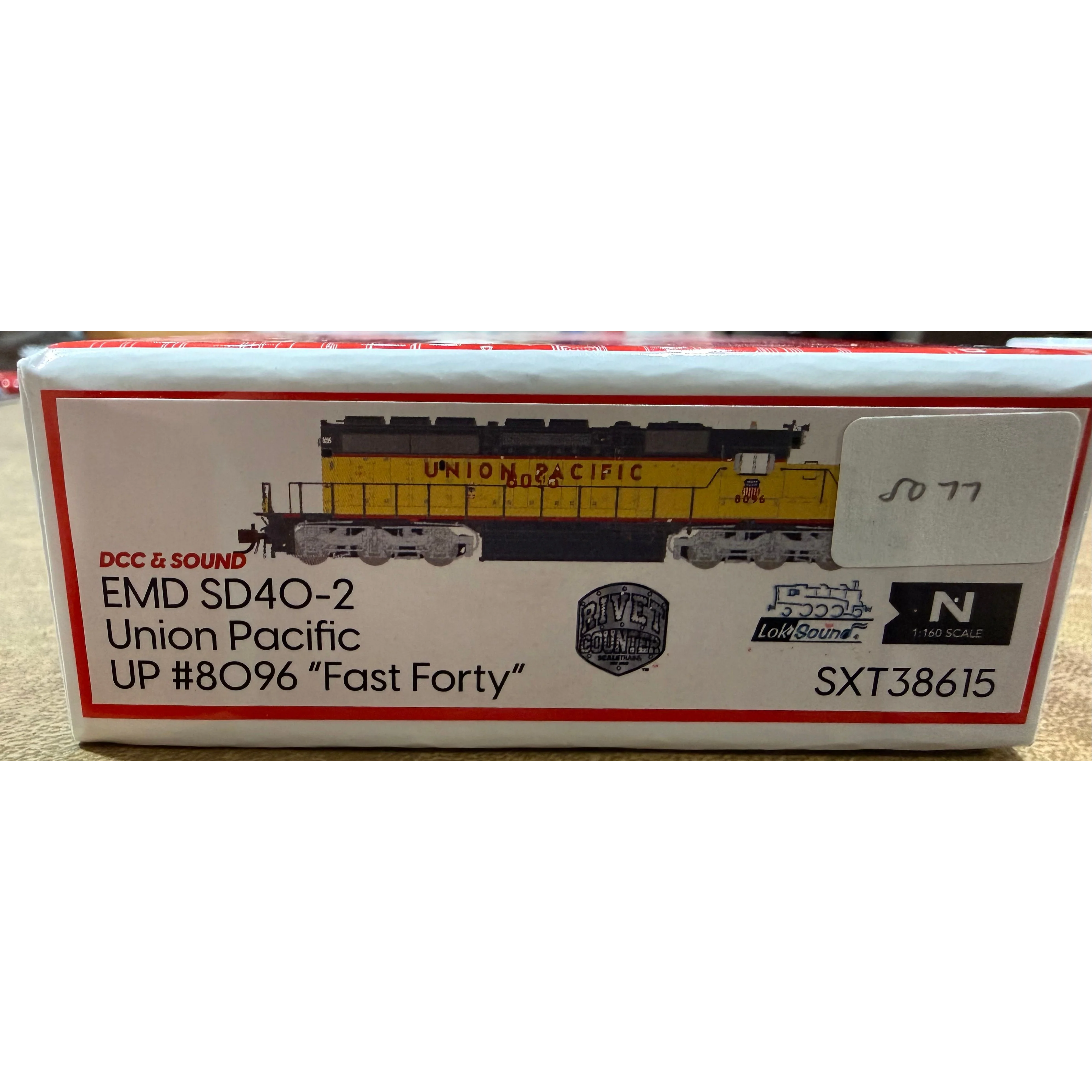 Like New N Scale Scale Trains UP SD40-2s — photo 4