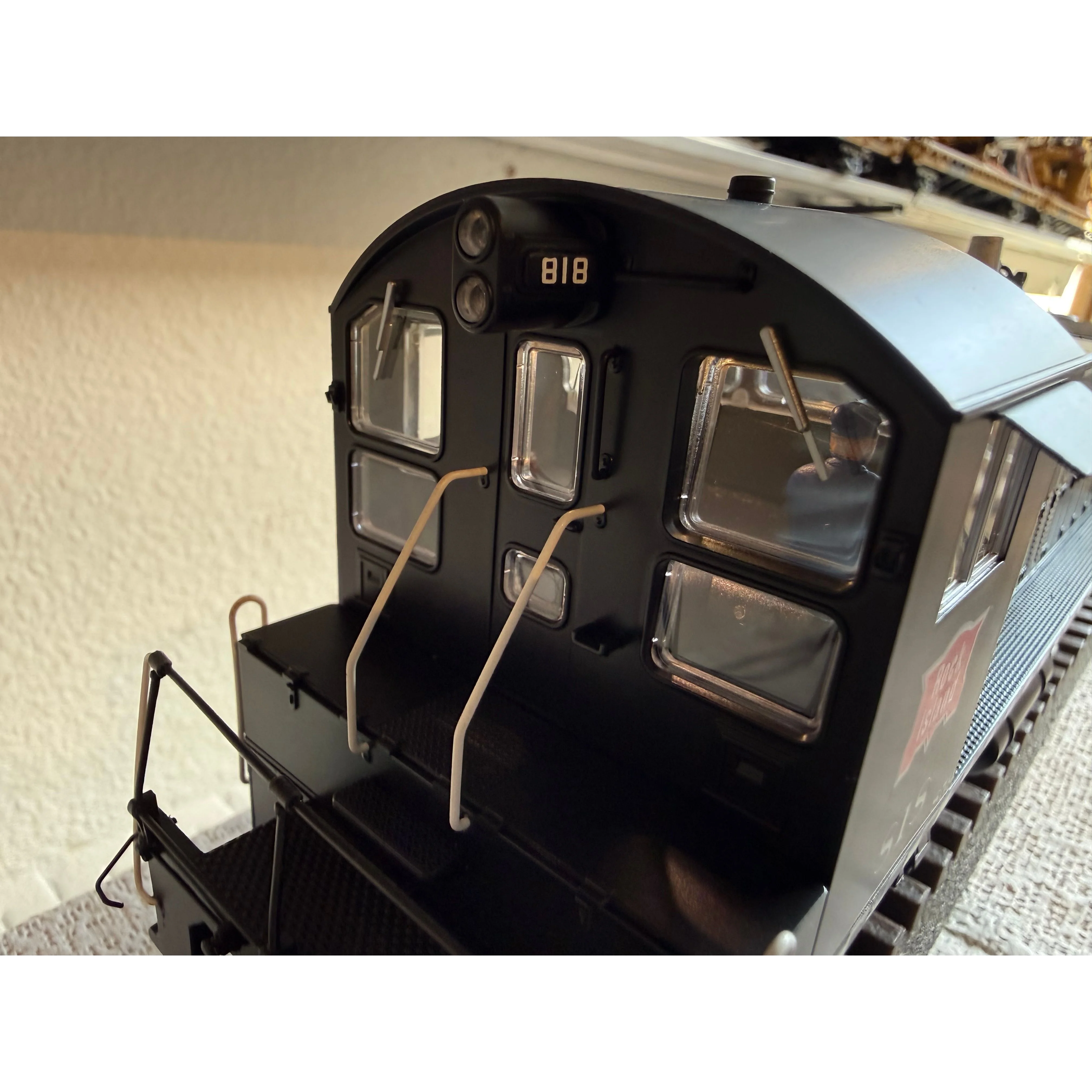 Lionel 2133610 Rock Island Legacy SW8 #818 — photo 6