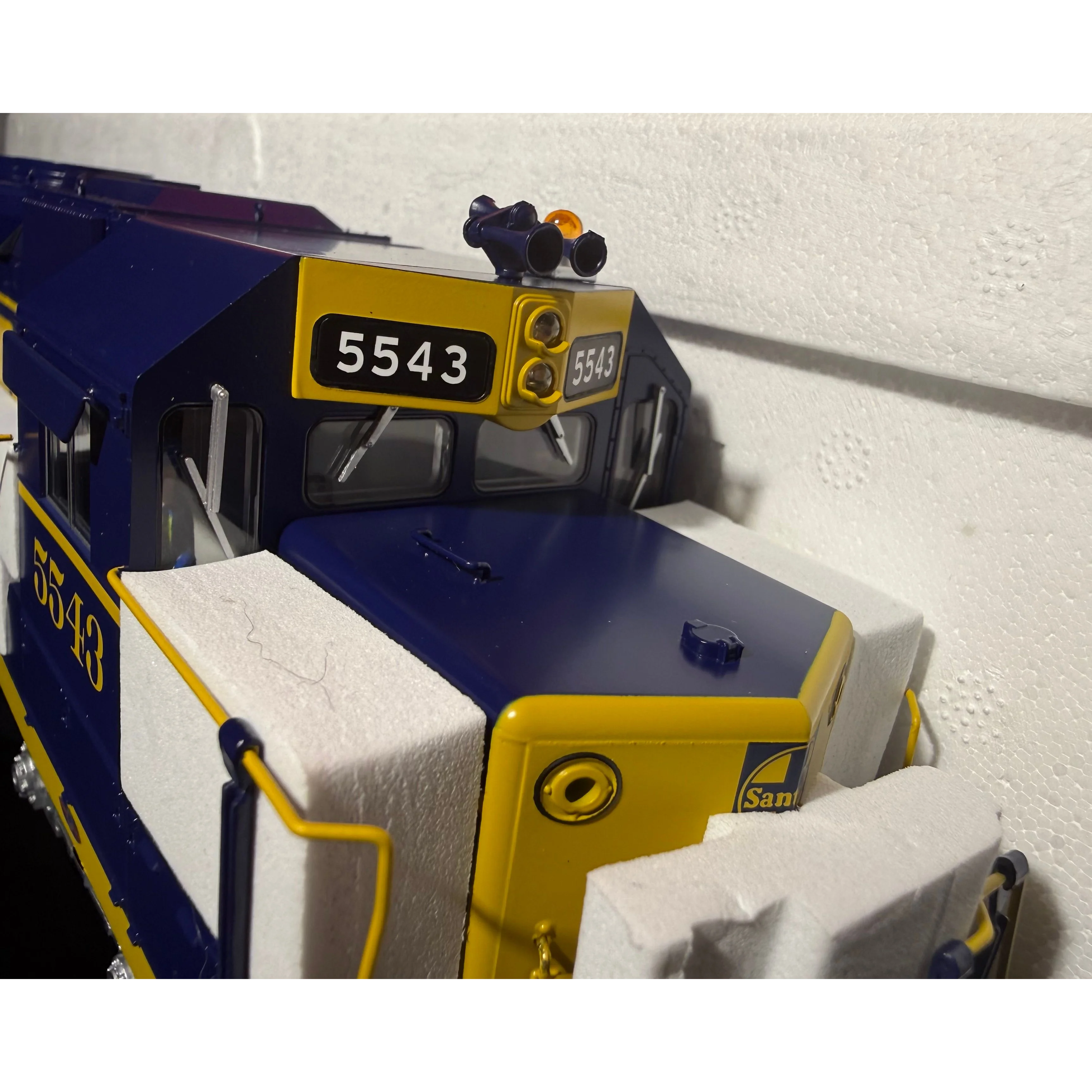 LIONEL 2433522 LEGACY SANTA FE SD45 #5534 - O SCALE - NEW and TESTED!! — photo 4