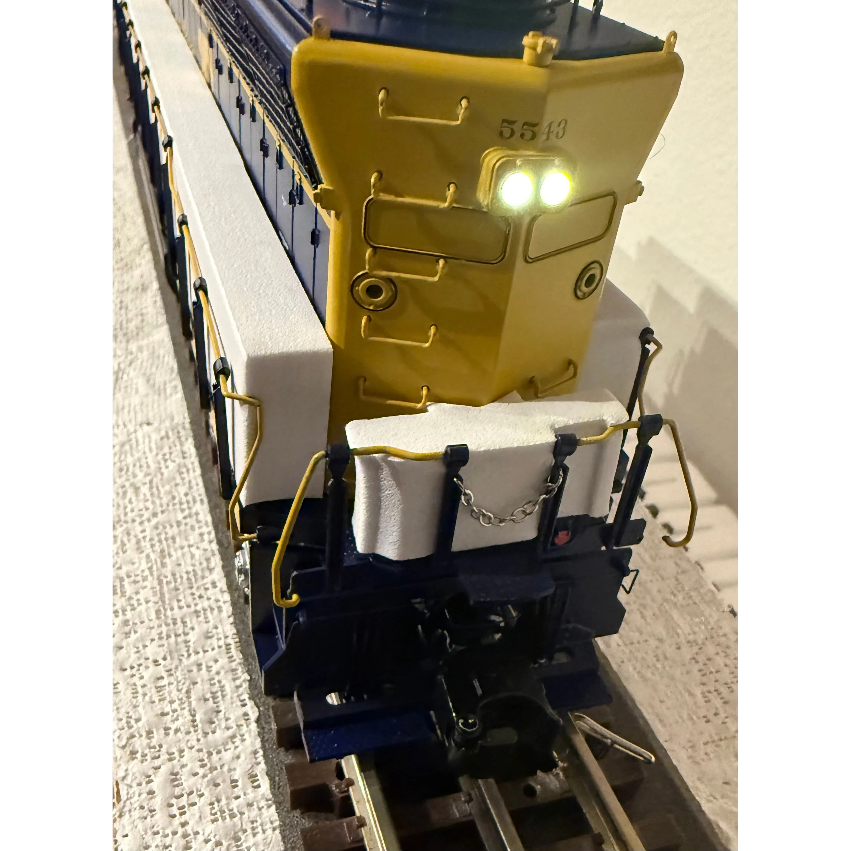 LIONEL 2433522 LEGACY SANTA FE SD45 #5534 - O SCALE - NEW and TESTED!! — photo 9