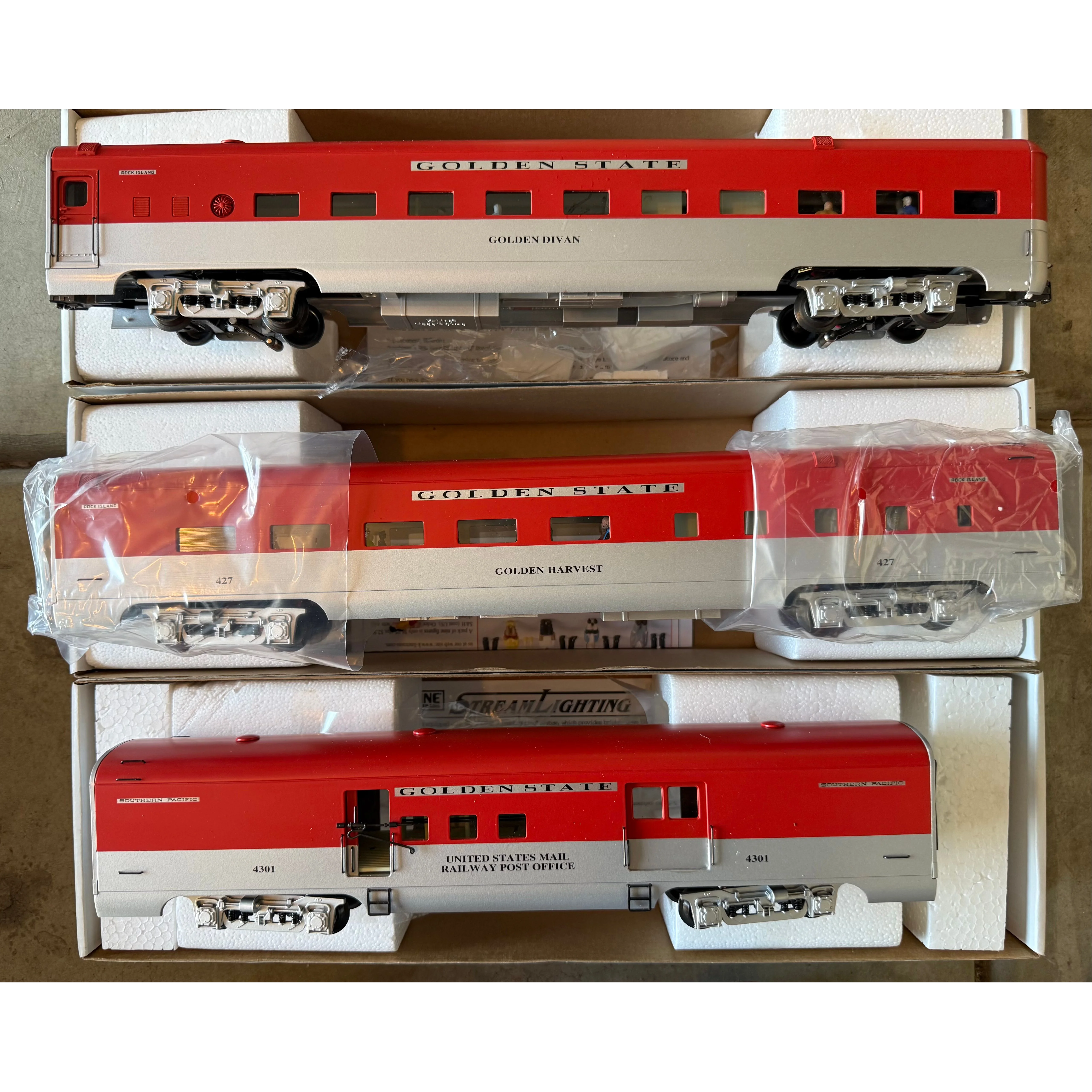K-Line 3 rail Golden State Complete 5 Car Set (Upgraded LEDs and passengers) — photo 2