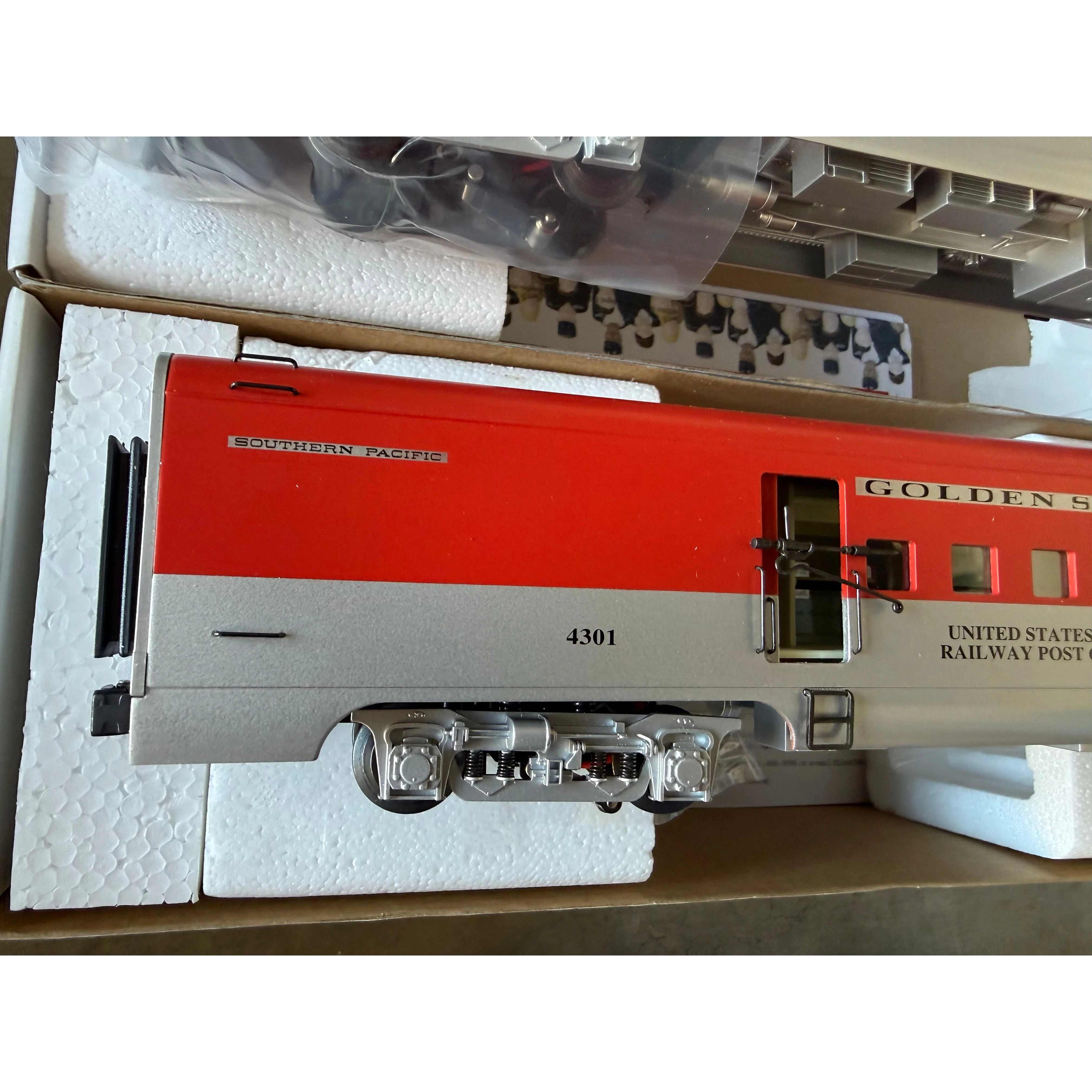 K-Line 3 rail Golden State Complete 5 Car Set (Upgraded LEDs and passengers) — photo 4