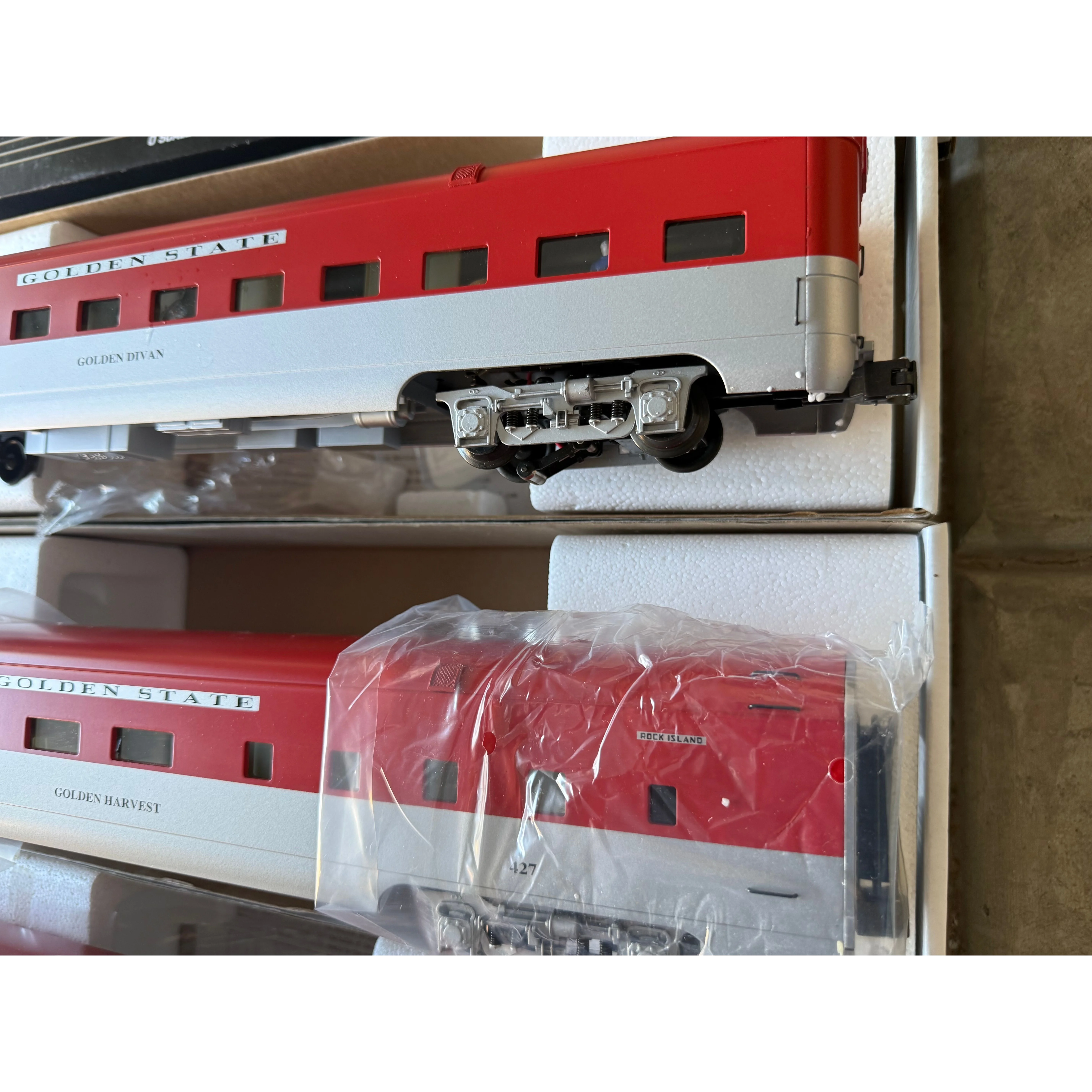 K-Line 3 rail Golden State Complete 5 Car Set (Upgraded LEDs and passengers) — photo 5