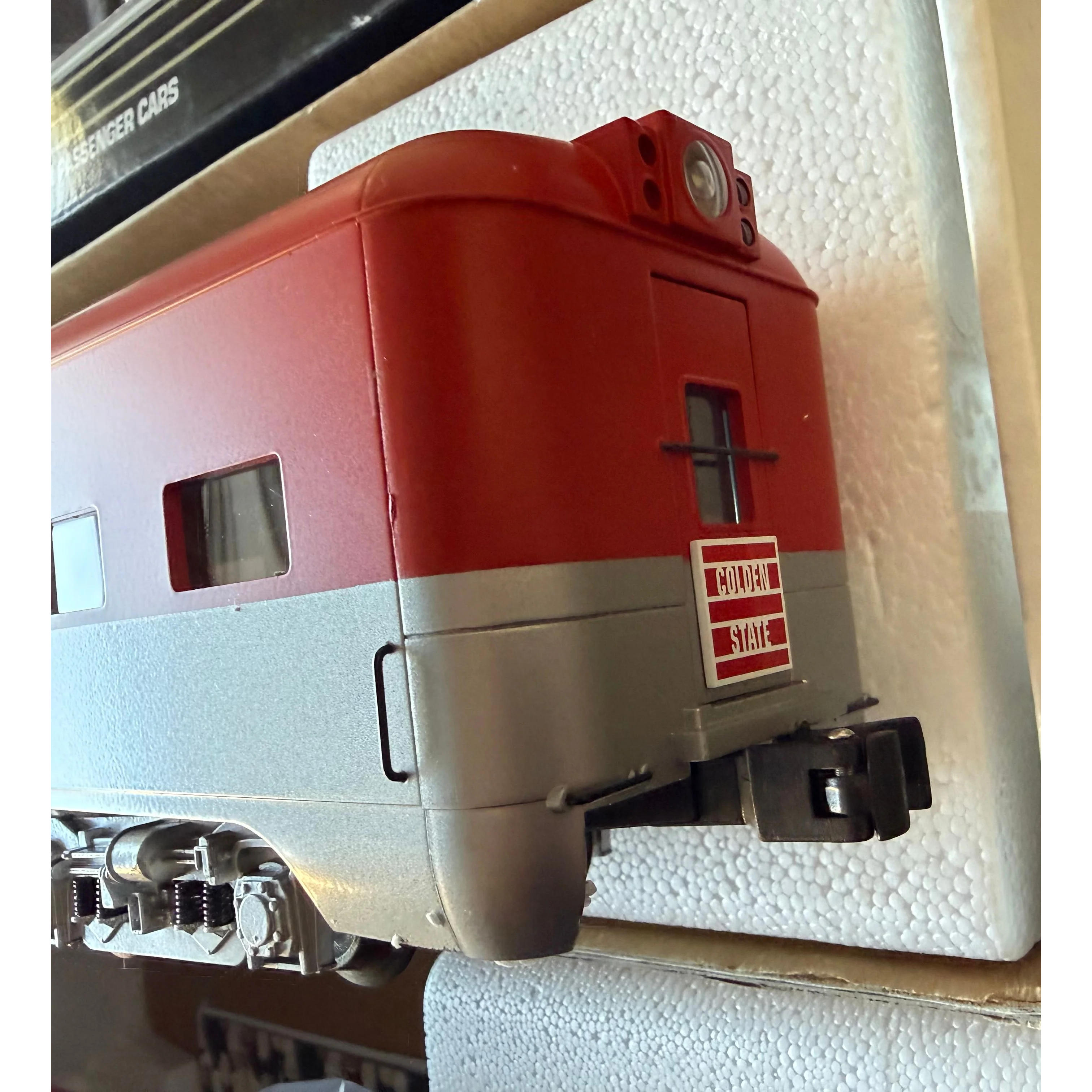 K-Line 3 rail Golden State Complete 5 Car Set (Upgraded LEDs and passengers) — photo 6