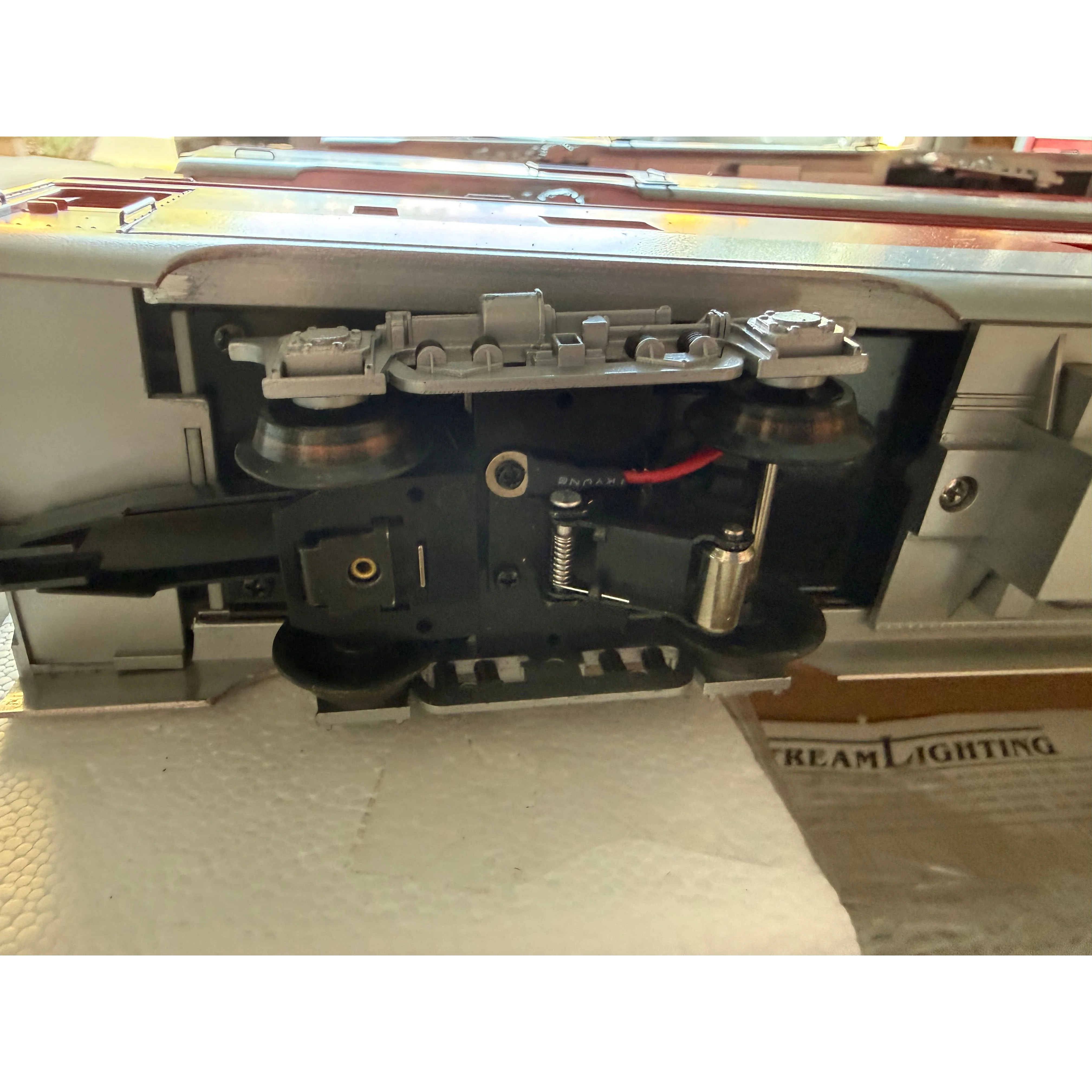 K-Line 3 rail Golden State Complete 5 Car Set (Upgraded LEDs and passengers) — photo 9