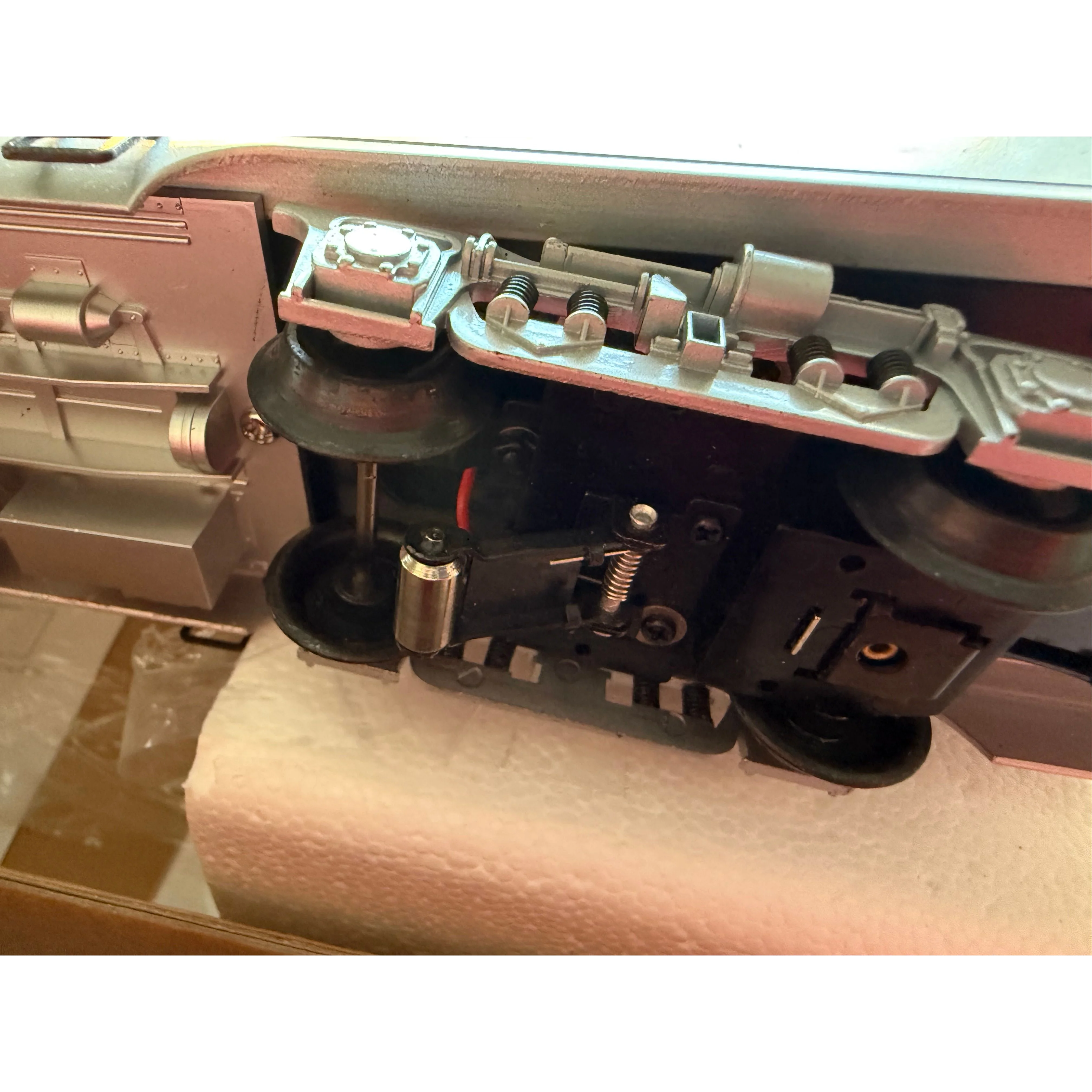 K-Line 3 rail Golden State Complete 5 Car Set (Upgraded LEDs and passengers) — photo 10
