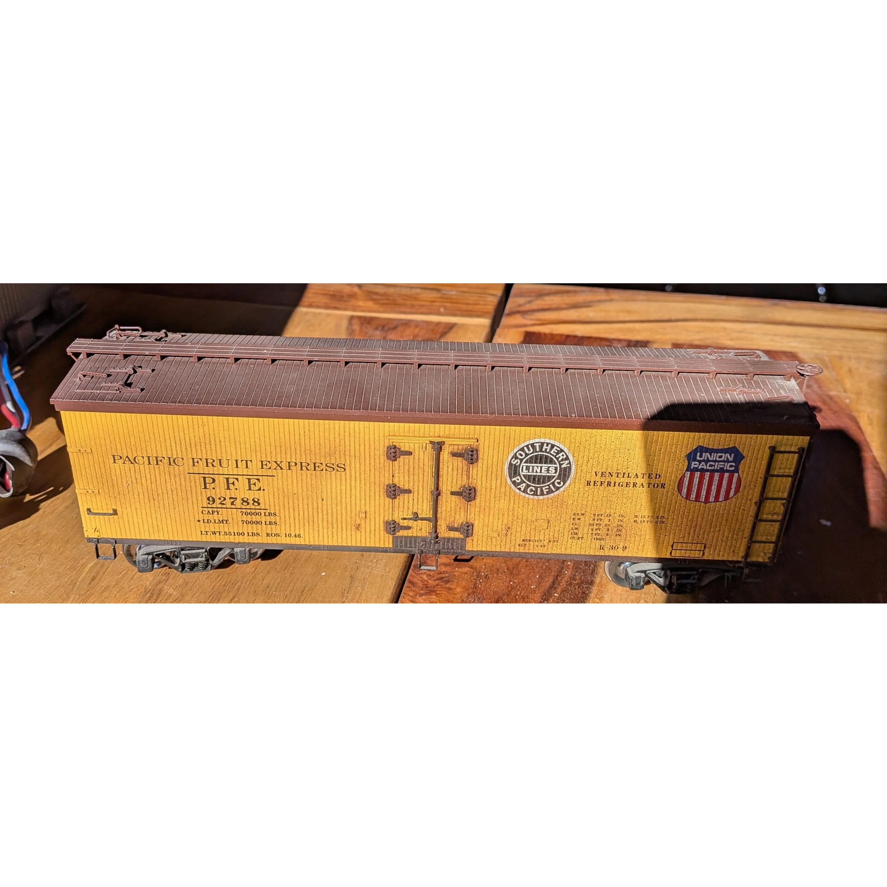 K Line UP/SP wood reefer 2 rail — photo 3