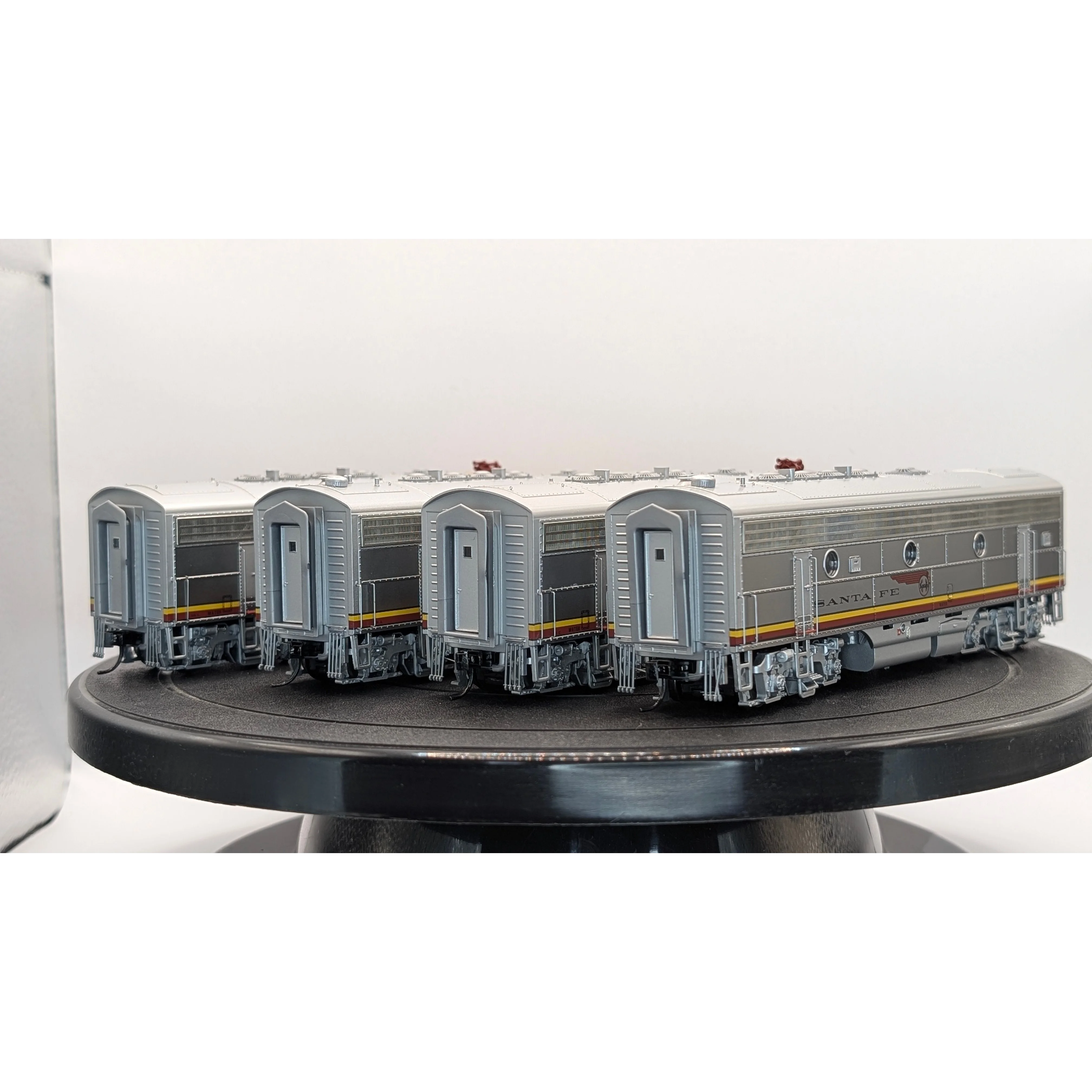 Walthers Proto 2000 Santa Fe F7 ABBA 38LABC Set w/Tsunami 2 DCC/Sound — photo 2