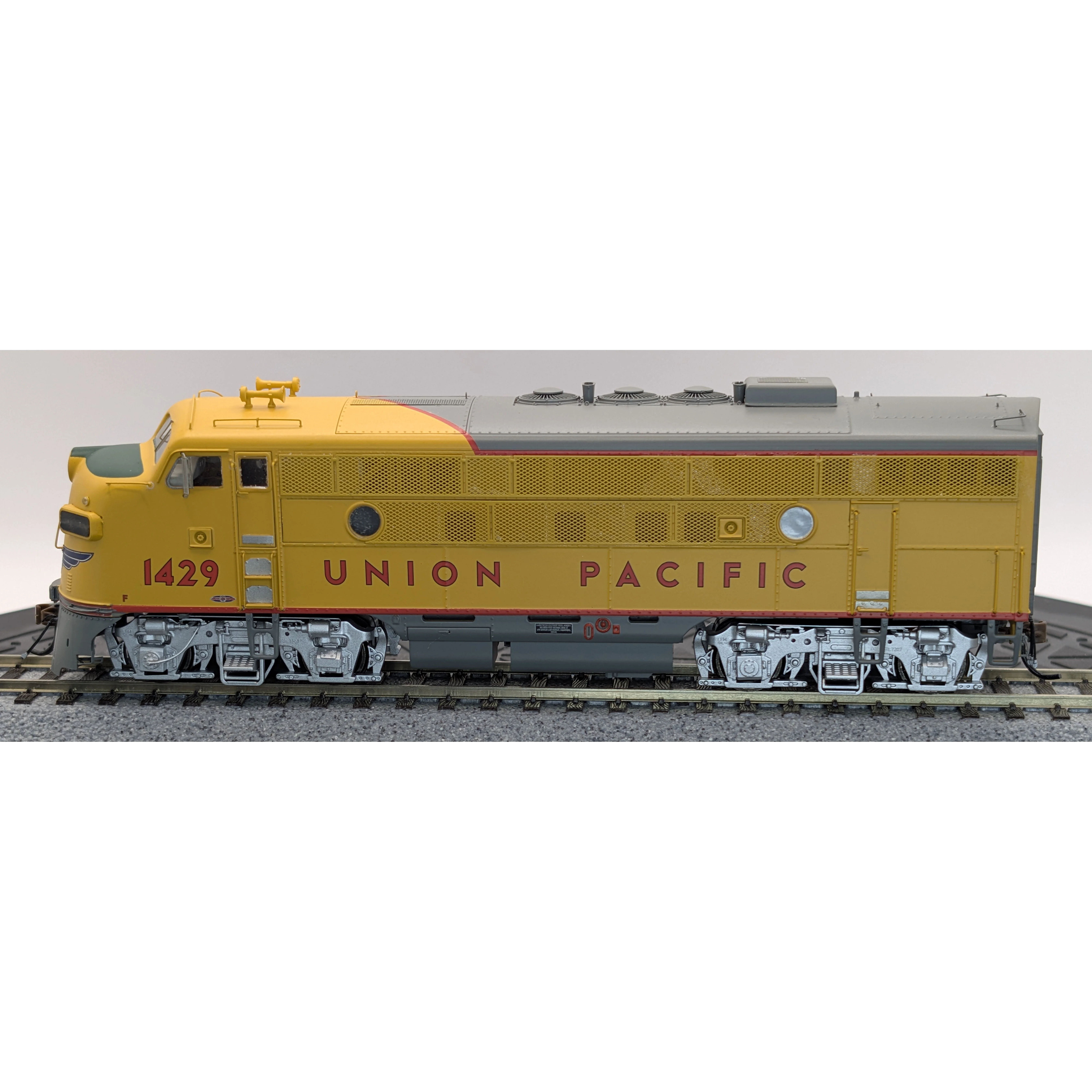 HO Scale Athearn Genesis Union Pacific F3 AB Set w/DCC Sound — photo 7