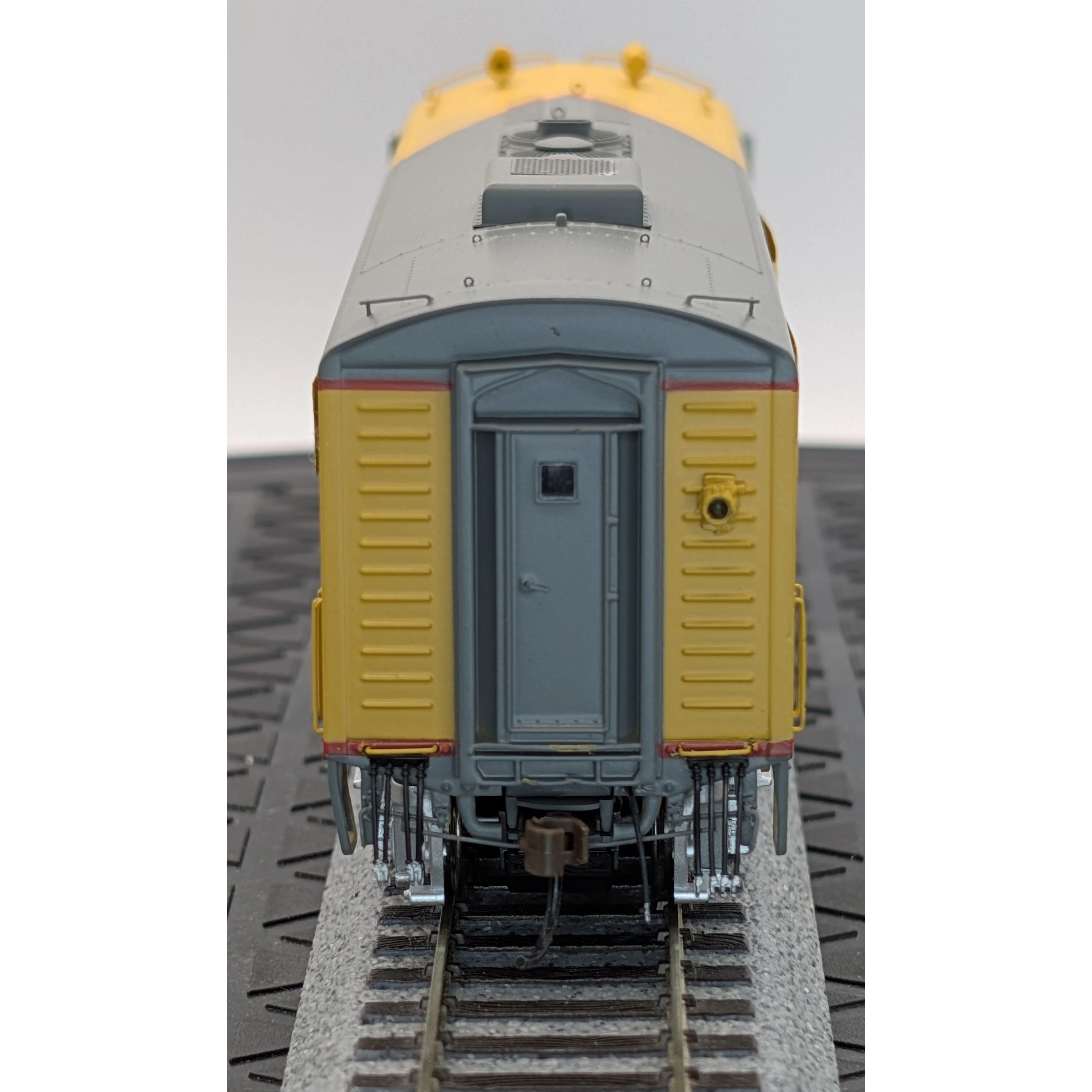 HO Scale Athearn Genesis Union Pacific F3 AB Set w/DCC Sound — photo 8