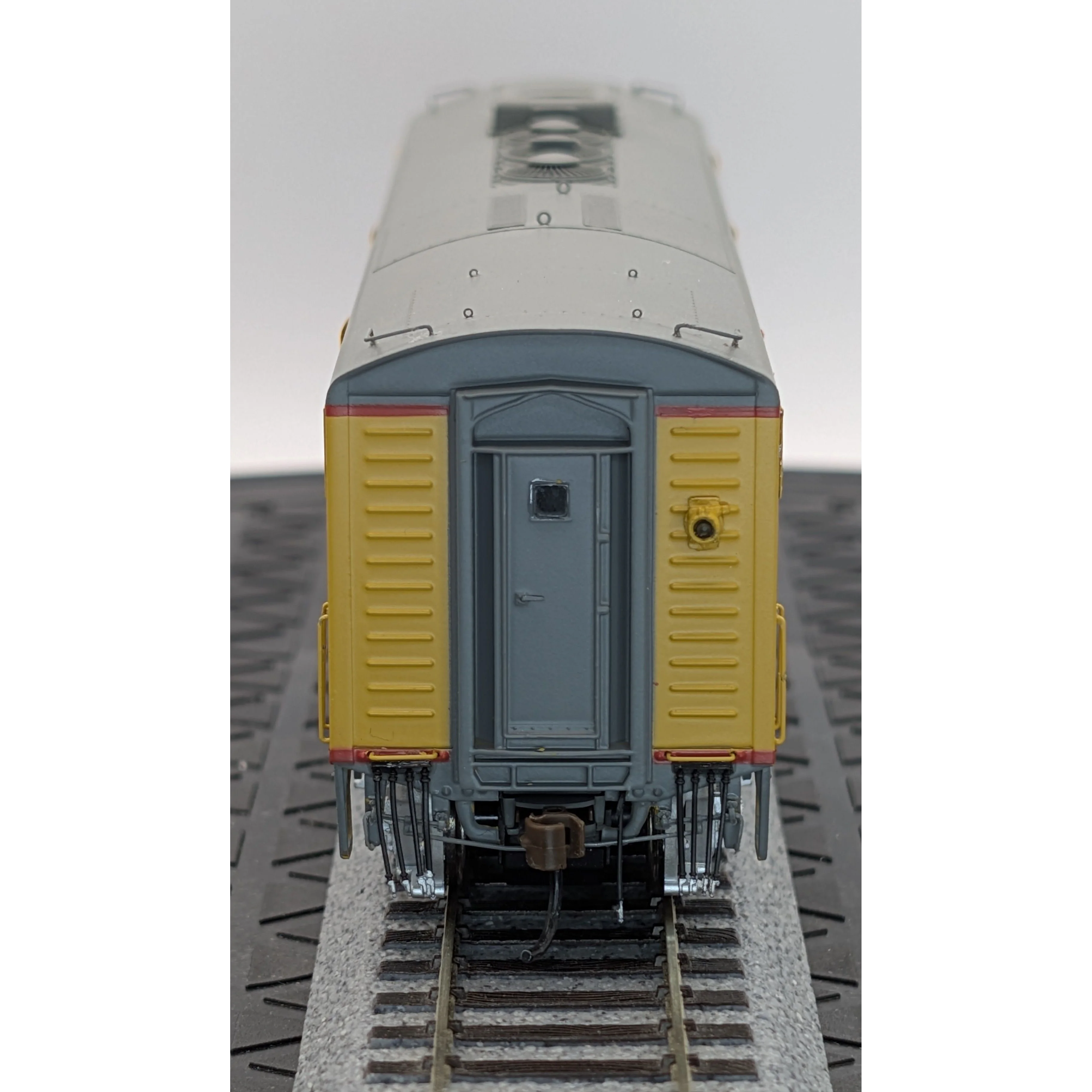 HO Scale Athearn Genesis Union Pacific F3 AB Set w/DCC Sound — photo 10