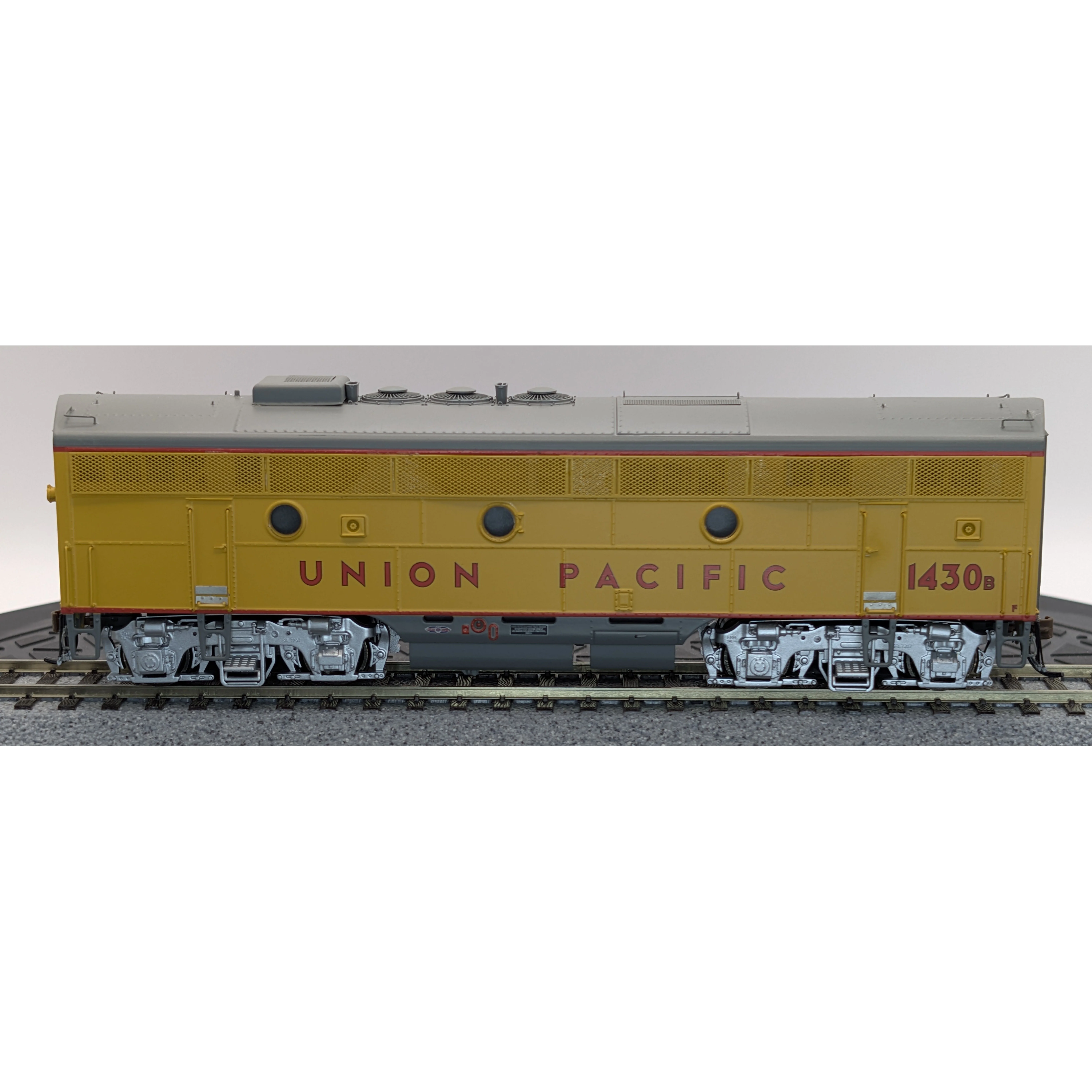 HO Scale Athearn Genesis Union Pacific F3 AB Set w/DCC Sound — photo 13