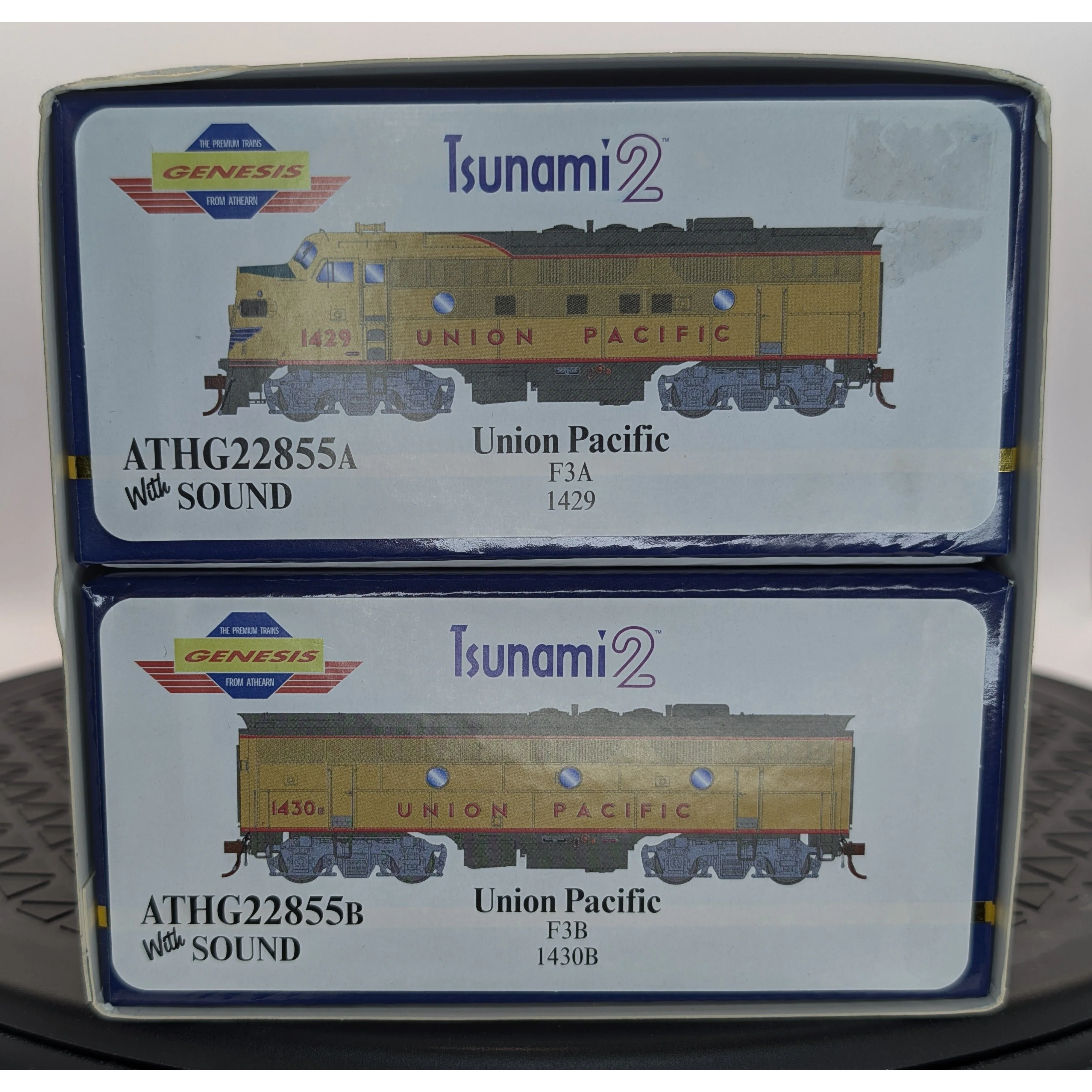HO Scale Athearn Genesis Union Pacific F3 AB Set w/DCC Sound — photo 14