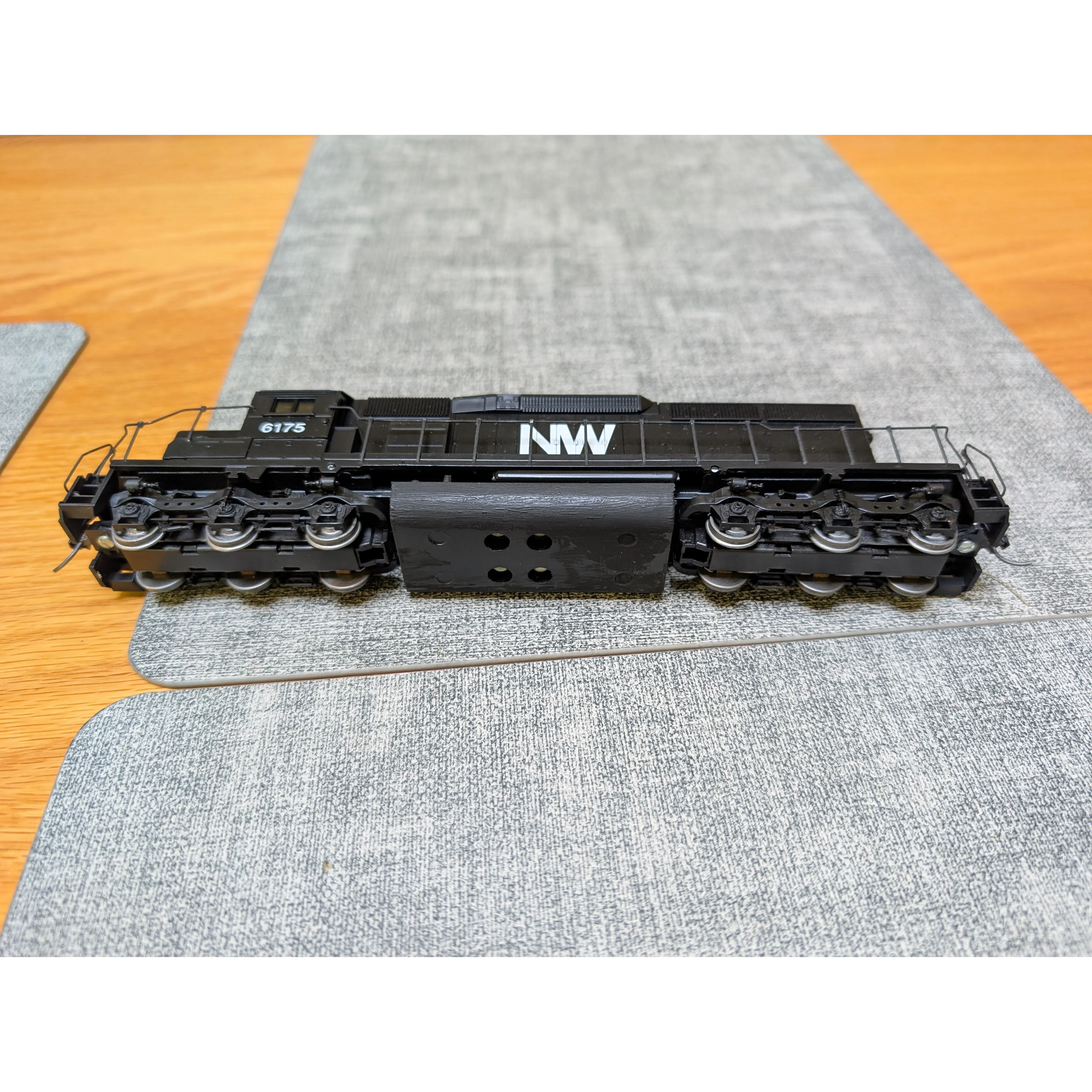 Athearn SD40-2 DC w/Kadee couplers