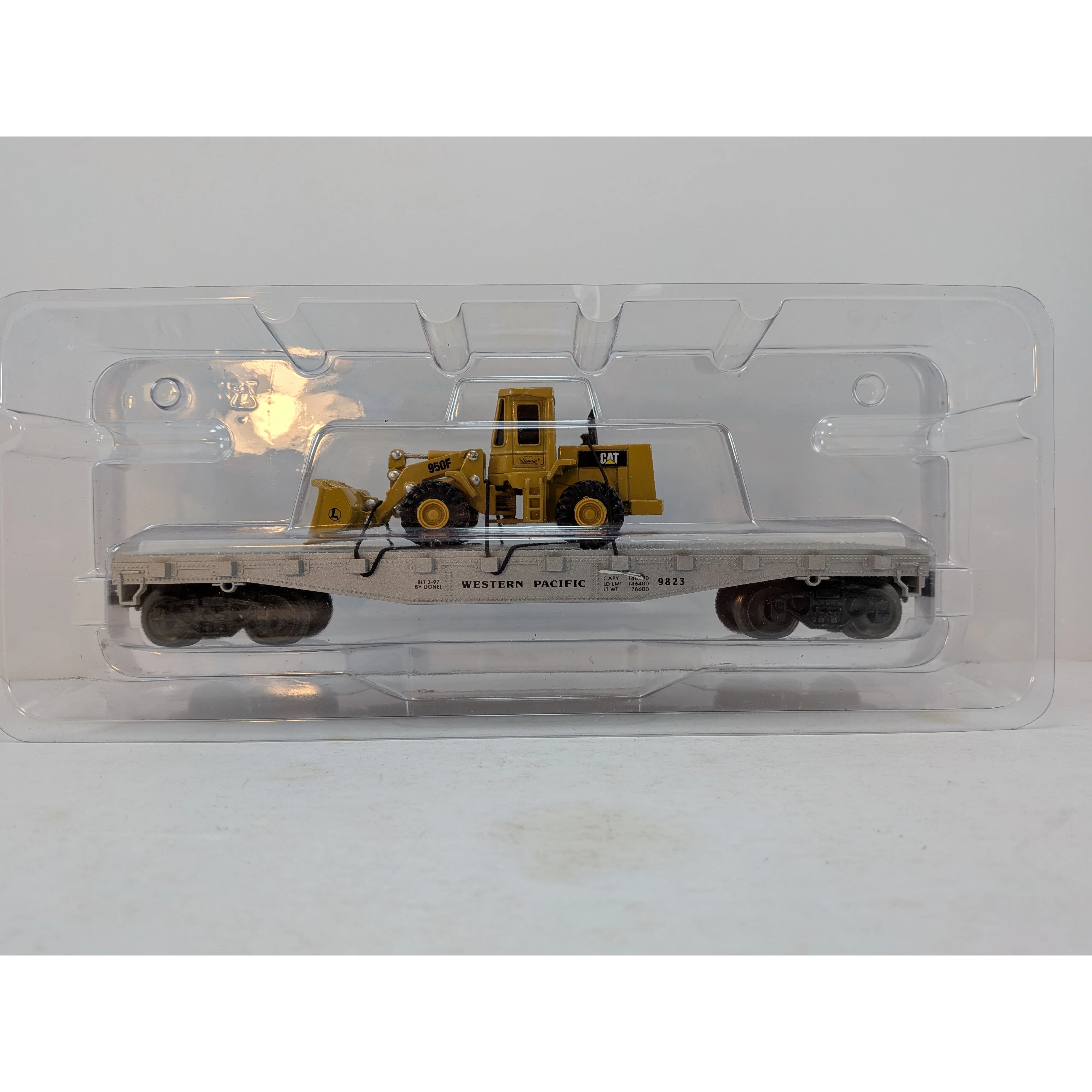 Lionel 6-17517 Western Pacific WP Flatcar w/Ertl Caterpillar Front Loader NIB