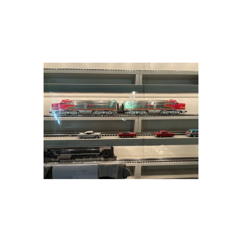 SILVER STREAK 12-CAR “SANTA FE” STREAMLINER, 70’ PLATED CARS, MTH, UNOPENED
