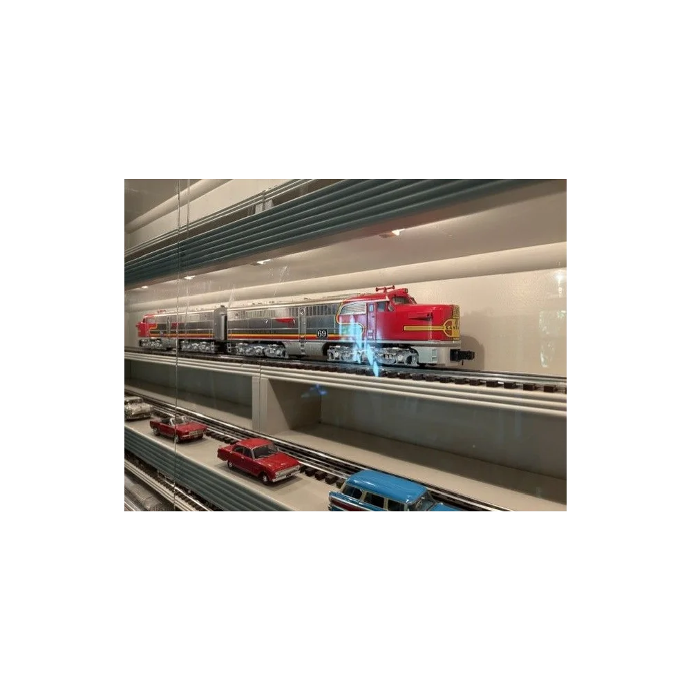 SILVER STREAK 12-CAR “SANTA FE” STREAMLINER, 70’ PLATED CARS, MTH, UNOPENED — photo 3