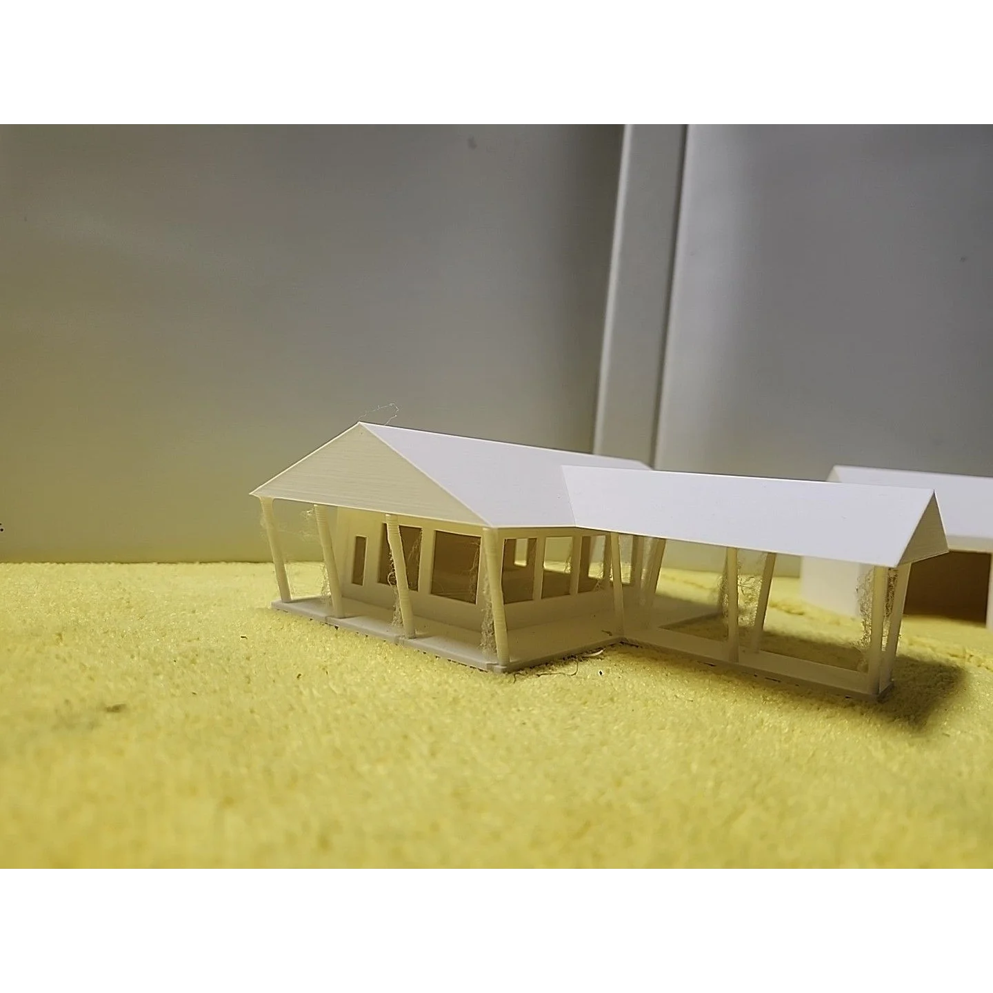 HO Scale:Train Model:Vintage Gas Station and Diner — photo 4