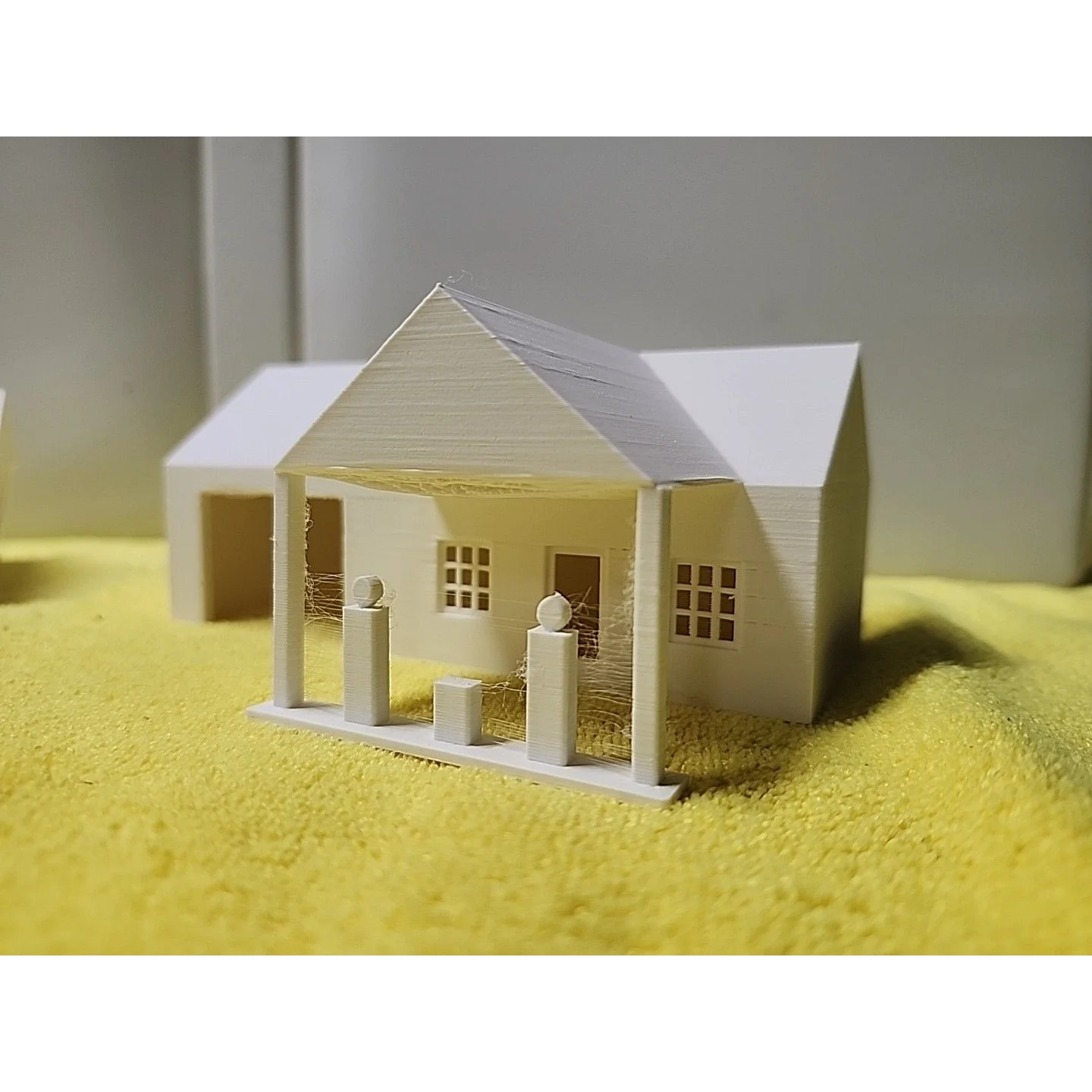 HO Scale:Train Model:Vintage Gas Station and Diner — photo 2