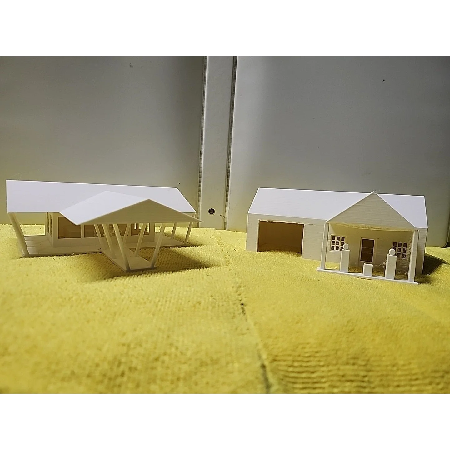 HO Scale:Train Model:Vintage Gas Station and Diner
