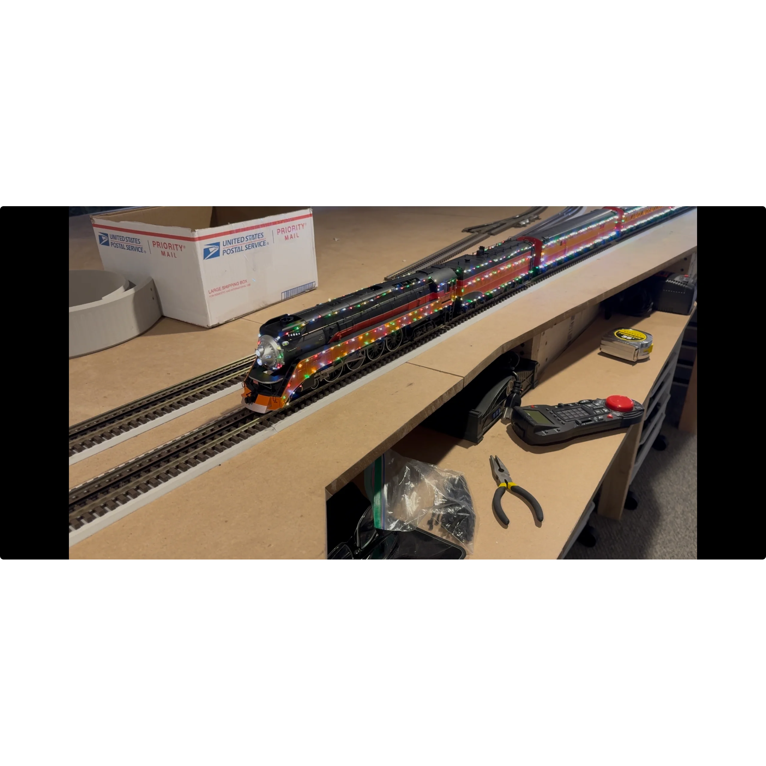 NEW PRICE!! MTH Premier SP GS4 Locomotive PS3 w/LED Lights + 6 Matching Cars! - Image 1
