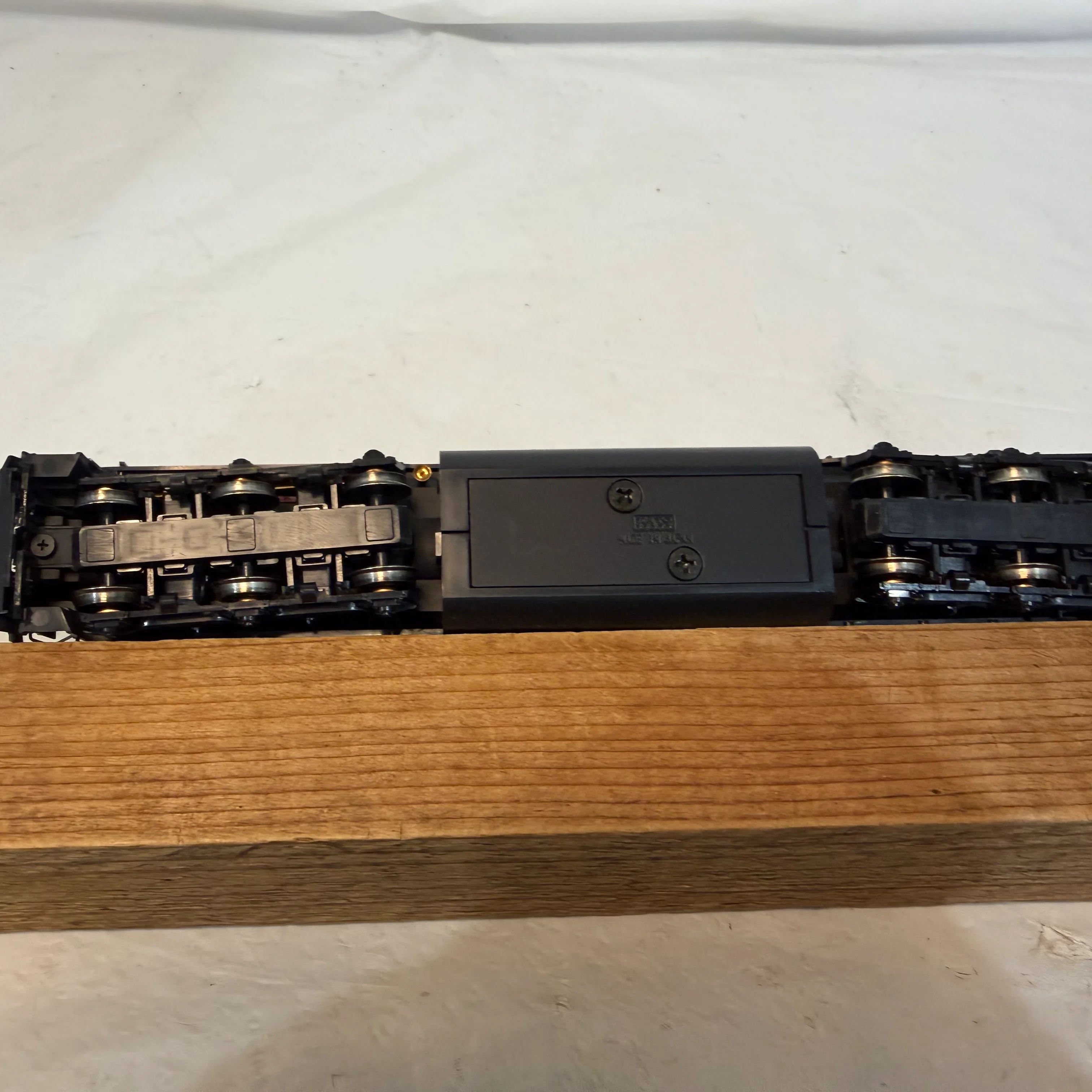 Kato Ho Scale EMD SD45 CP Rail Locomotive — photo 12