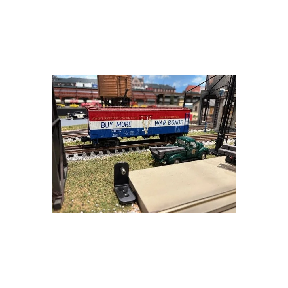 WW2 WAR BONDS REEFER WOODSIDED  36' MTH PREMIER  3 AVAILABLE   4 UR 1940s/WWII TRAIN  - Image 1