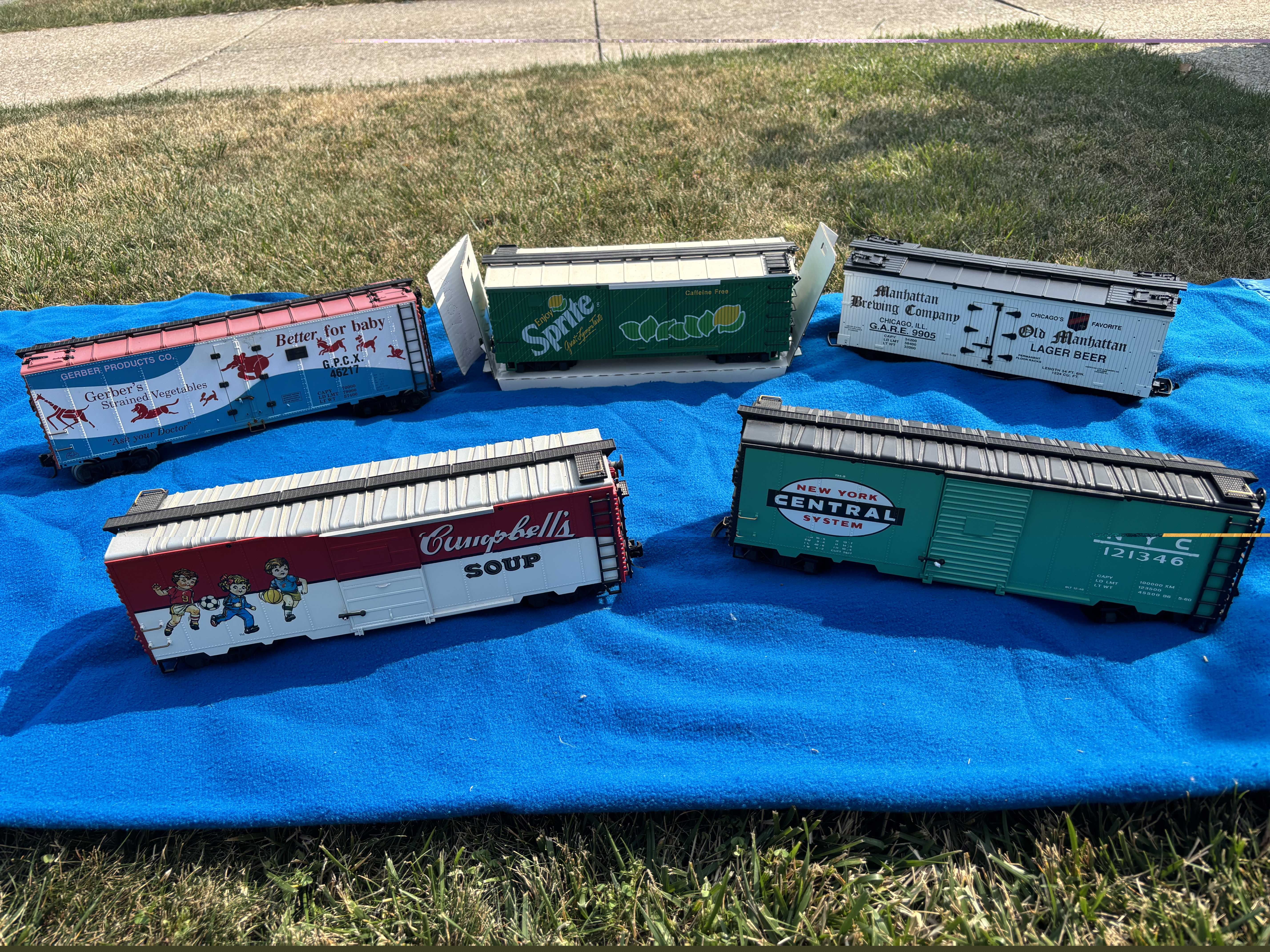 5 "G" scale boxcar trains in boxes