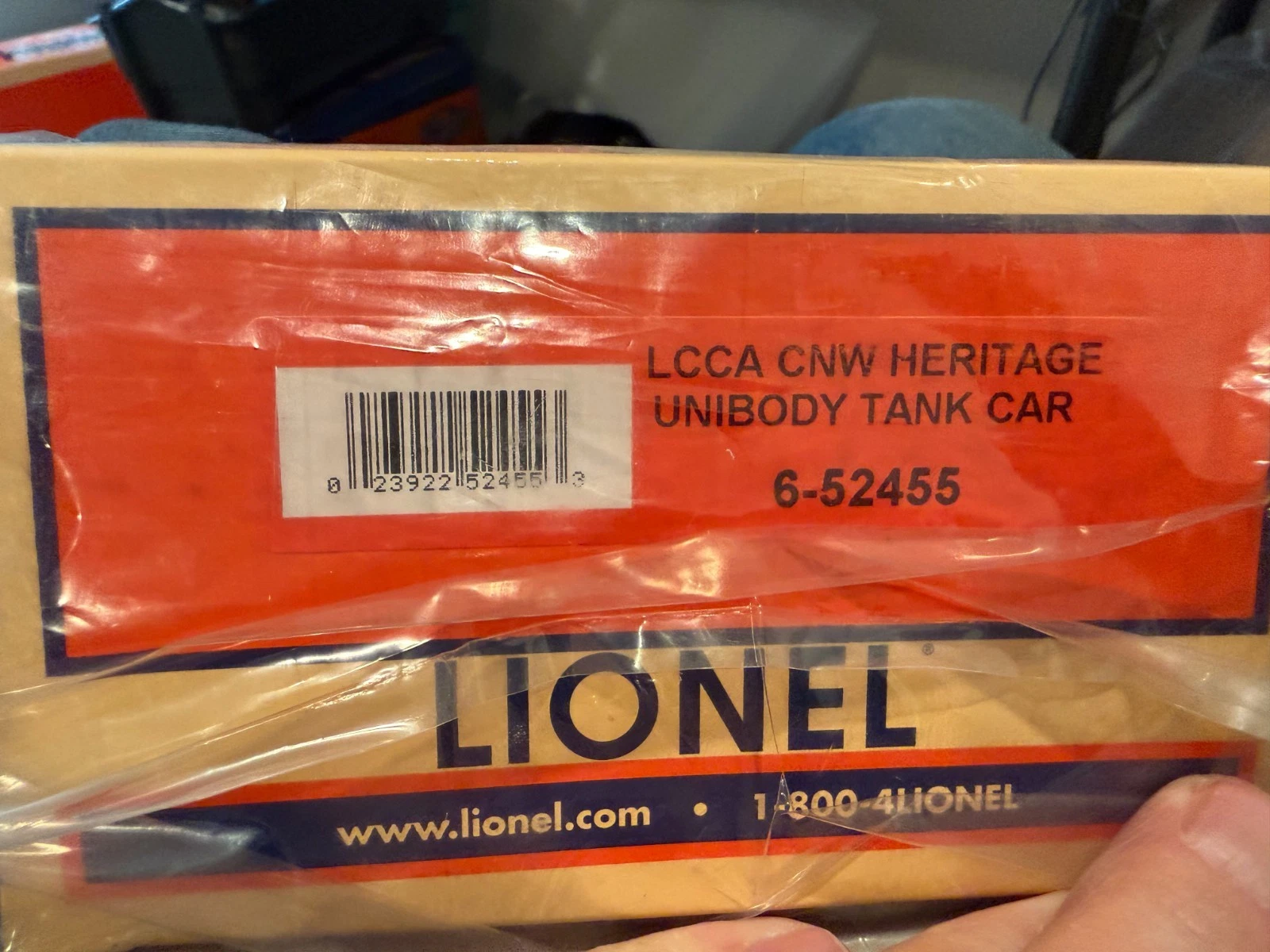 Lionel 6-52455 CNW Heritage Unibody Tanker NIB — photo 4