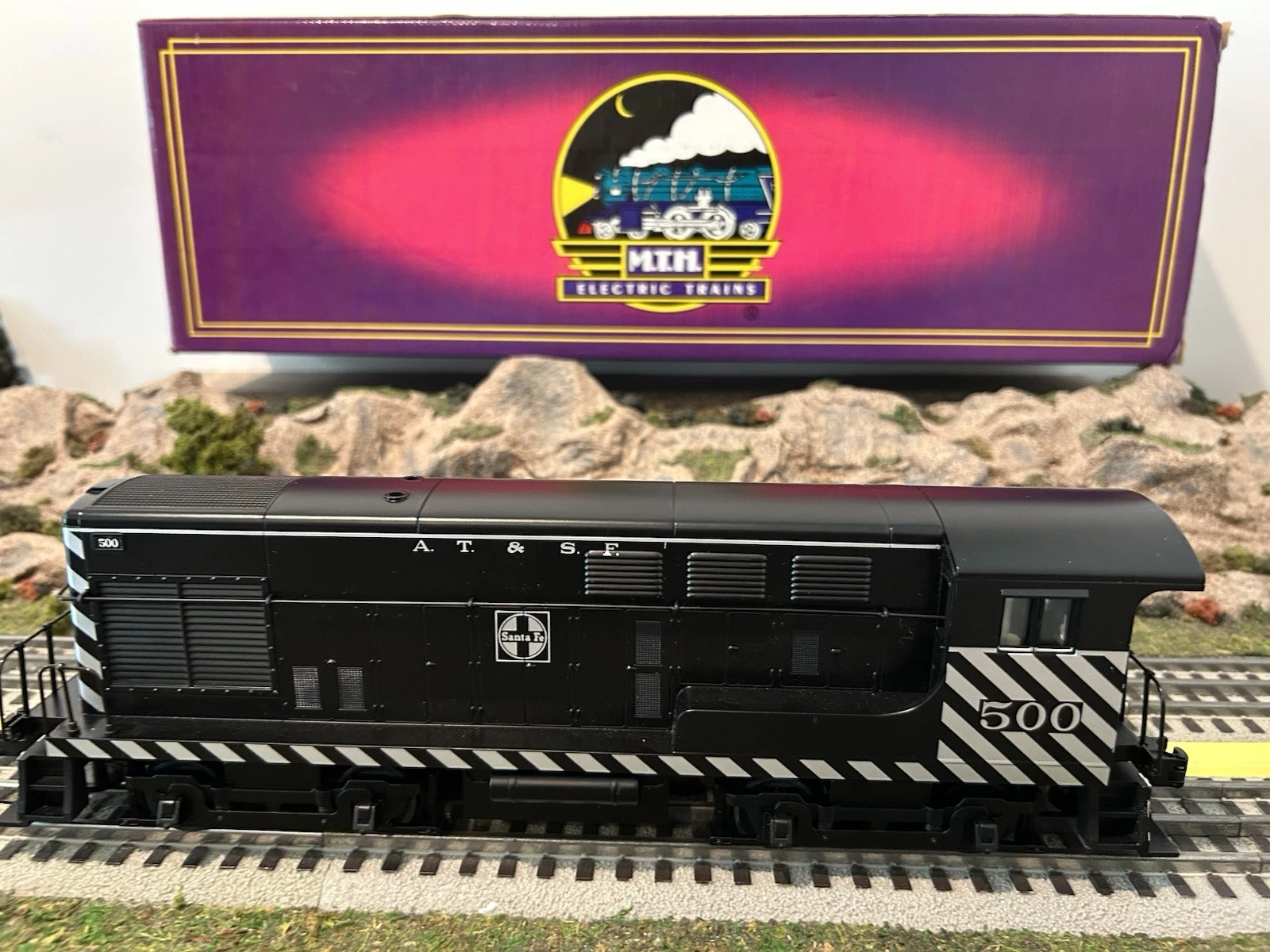 MTH MT-2077L Santa Fe H10-44 Diesel w/ Horn NIB — photo 2