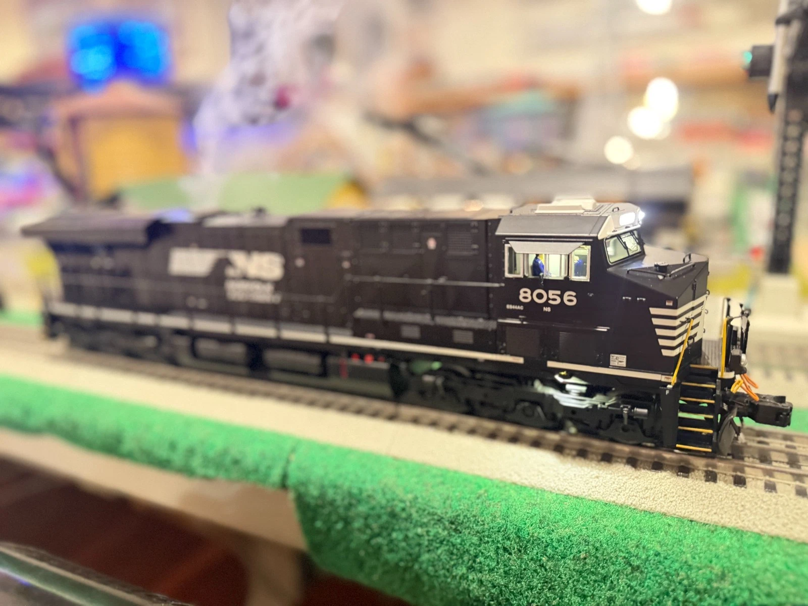 LIONEL 6-82209 NS LEGACY ES44AC #8056 NIB — photo 3