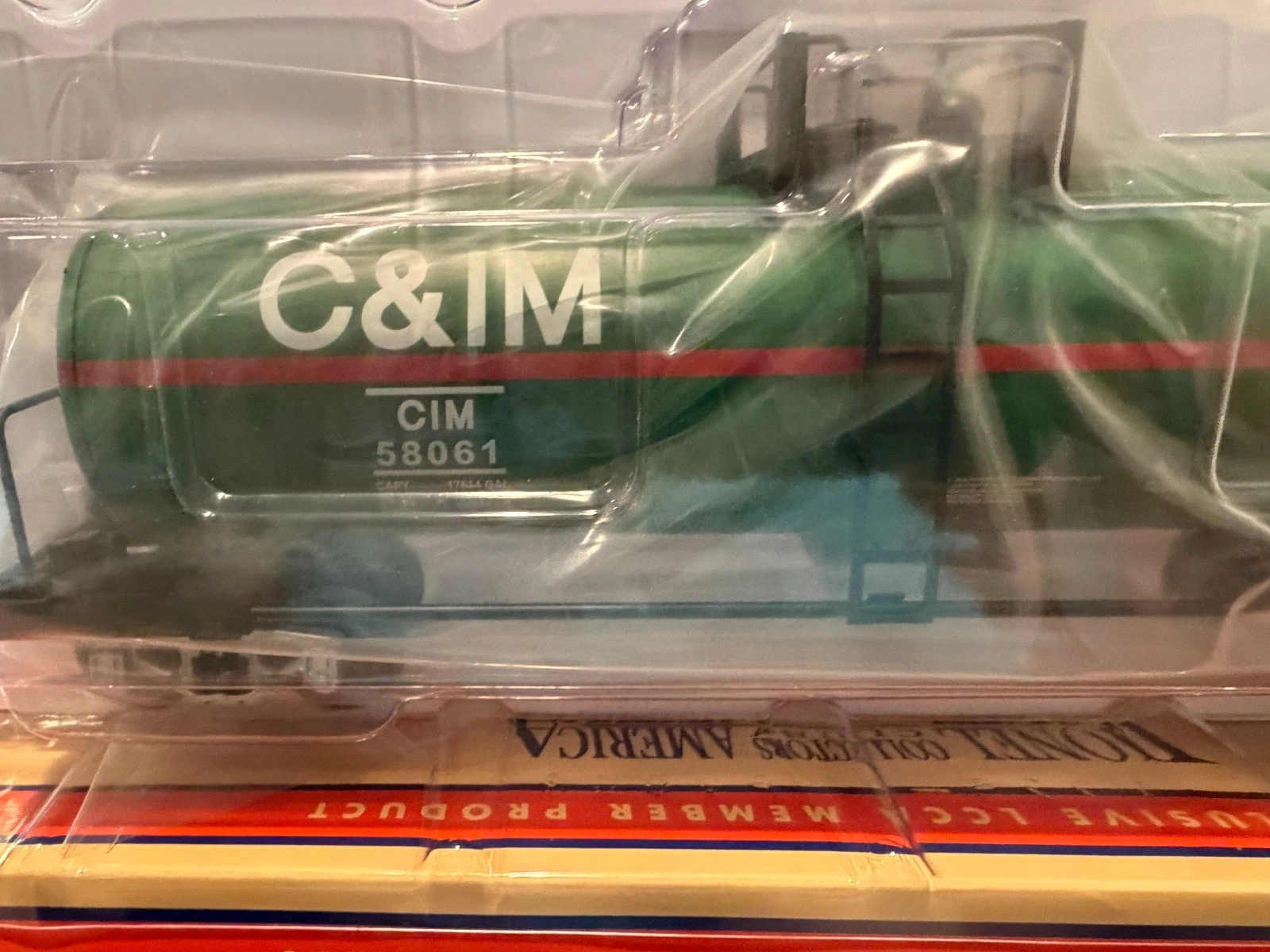 Lionel 6-58061 LCCA Chicago and Illinois Midland Railroad Unibody Tank Car NIB — photo 3
