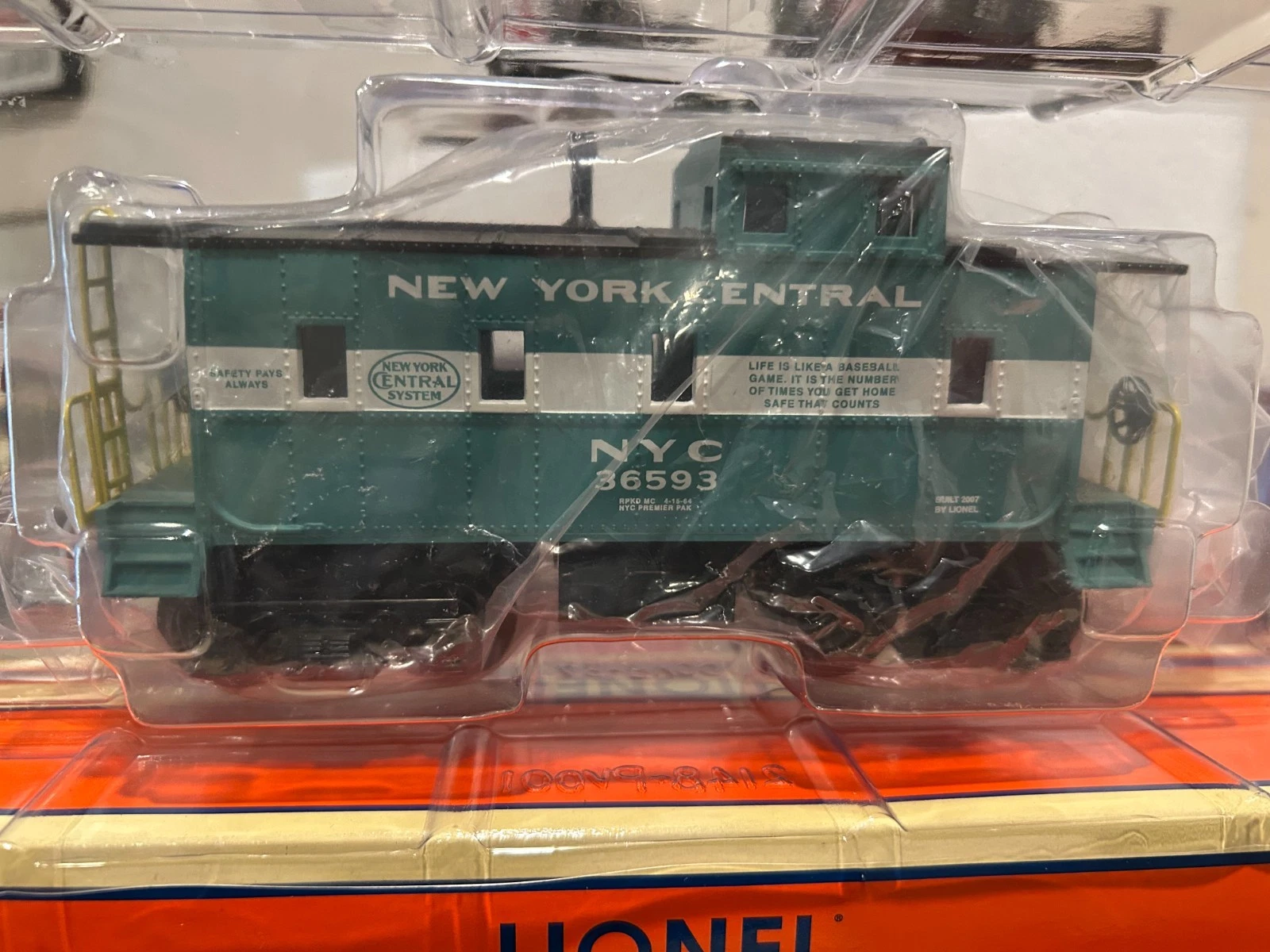 Lionel 6-36593 New York Central Lighted Caboose LN/Box — photo 2