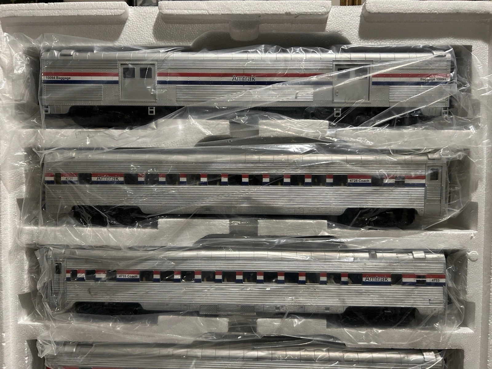 MTH 20-65198 Amtrak 5-Car 70' Streamlined Passenger Set (Ribbed Sided) NIB