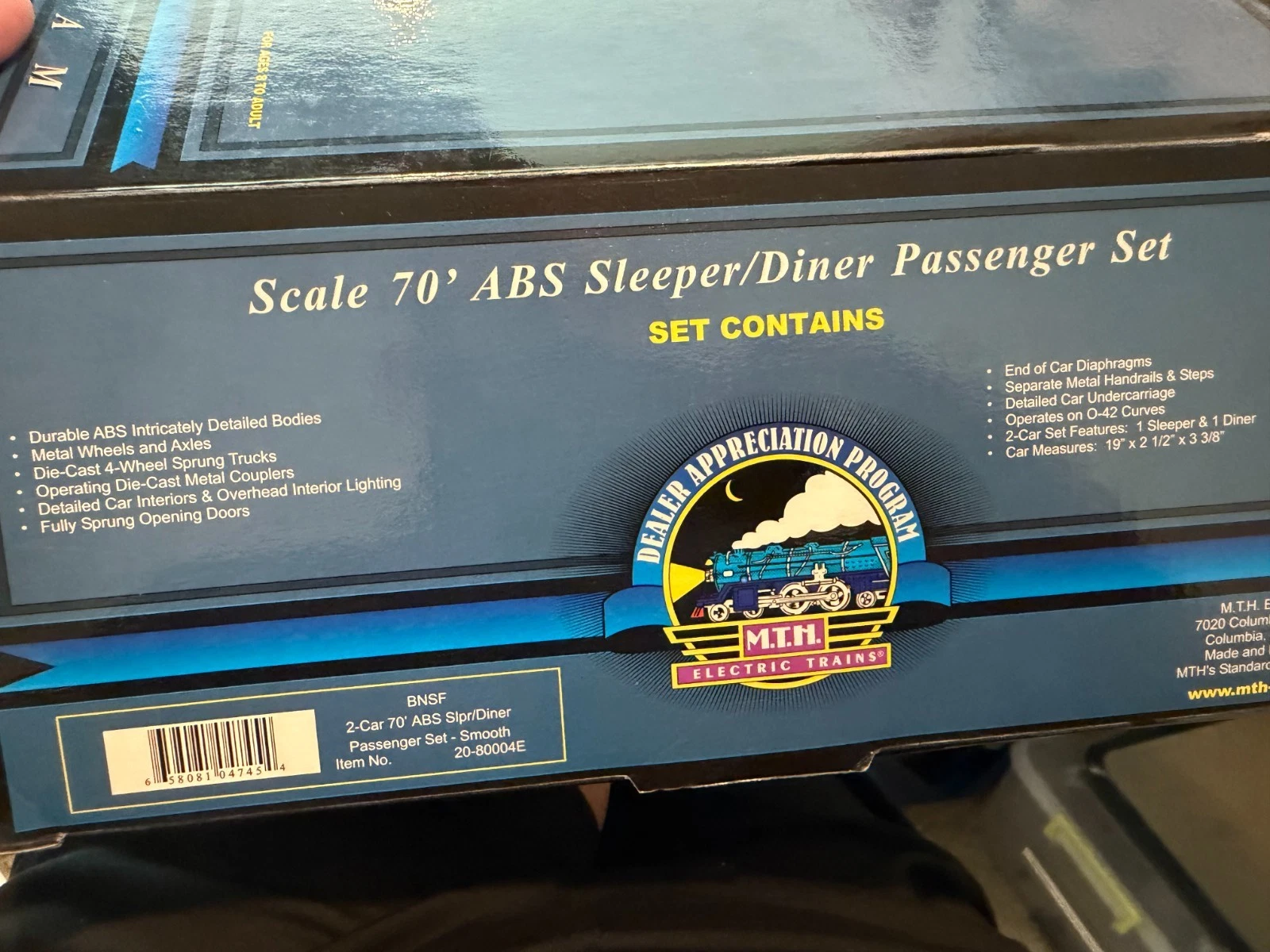 MTH 20-80004E O BNSF 70' Streamlined Sleeper/Diner Passenger Set (Set of 2) NEW — photo 2