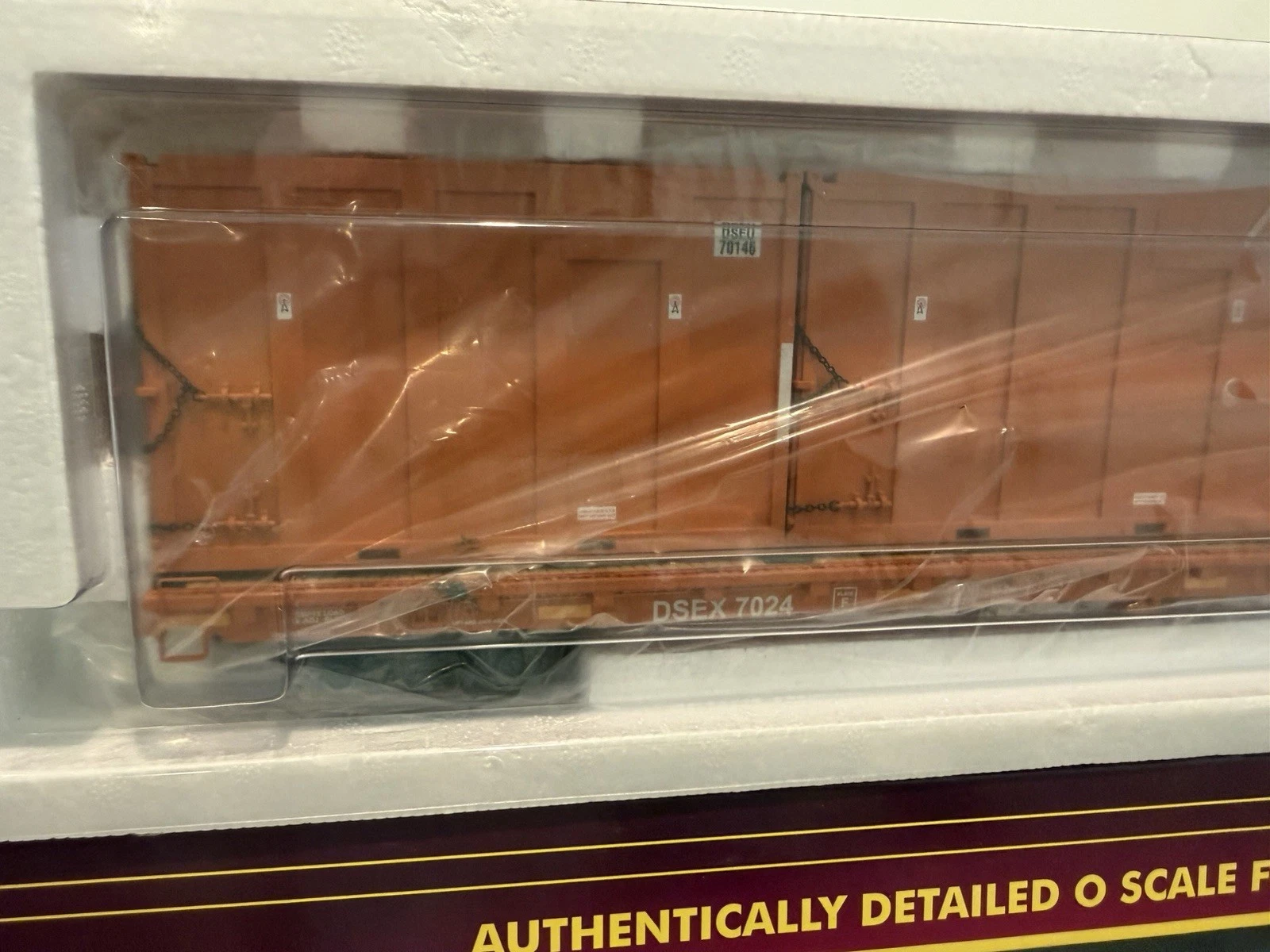 MTH 20-98675 East Carbon Development Flatcar #7024 w/ Trash Containers NIB — photo 3