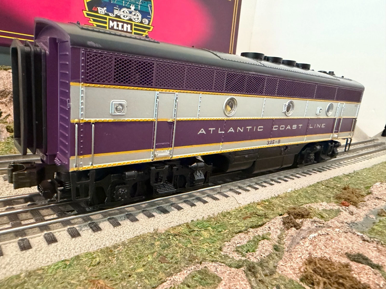 MTH 20-2088-3 EMD POWERED F-3 B UNIT DIESEL LN/BOX — photo 2