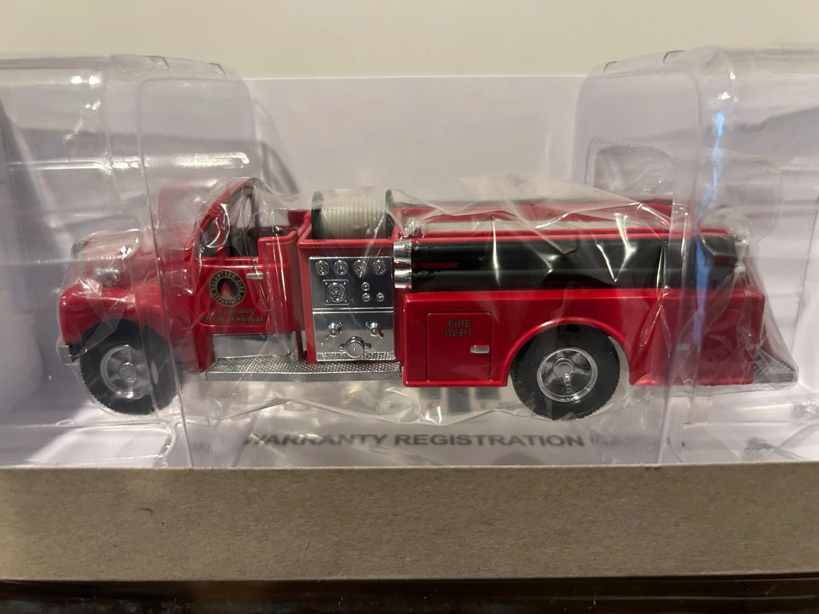 MTH 30-50103 Cleveland Union Terminal Firetruck NIB — photo 2