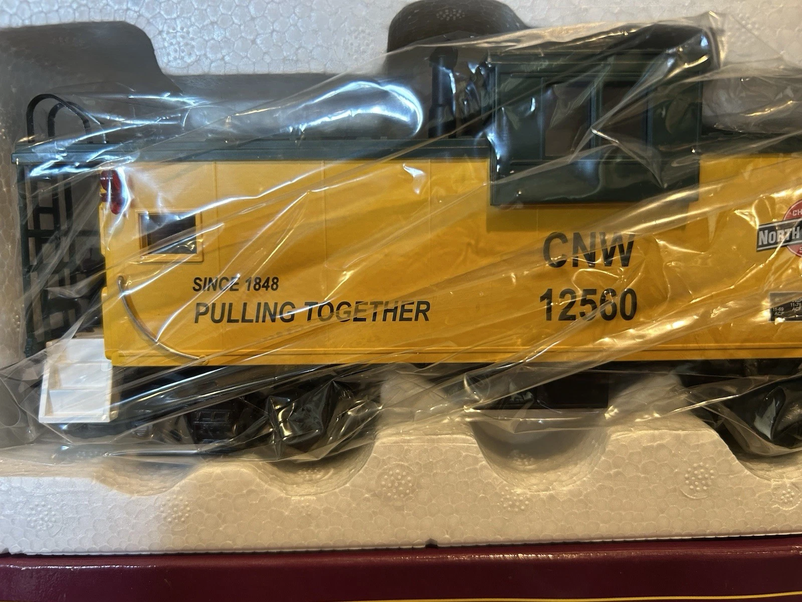 MTH 20-91011 Chicago Northwestern Extended Vision Caboose NIB — photo 3