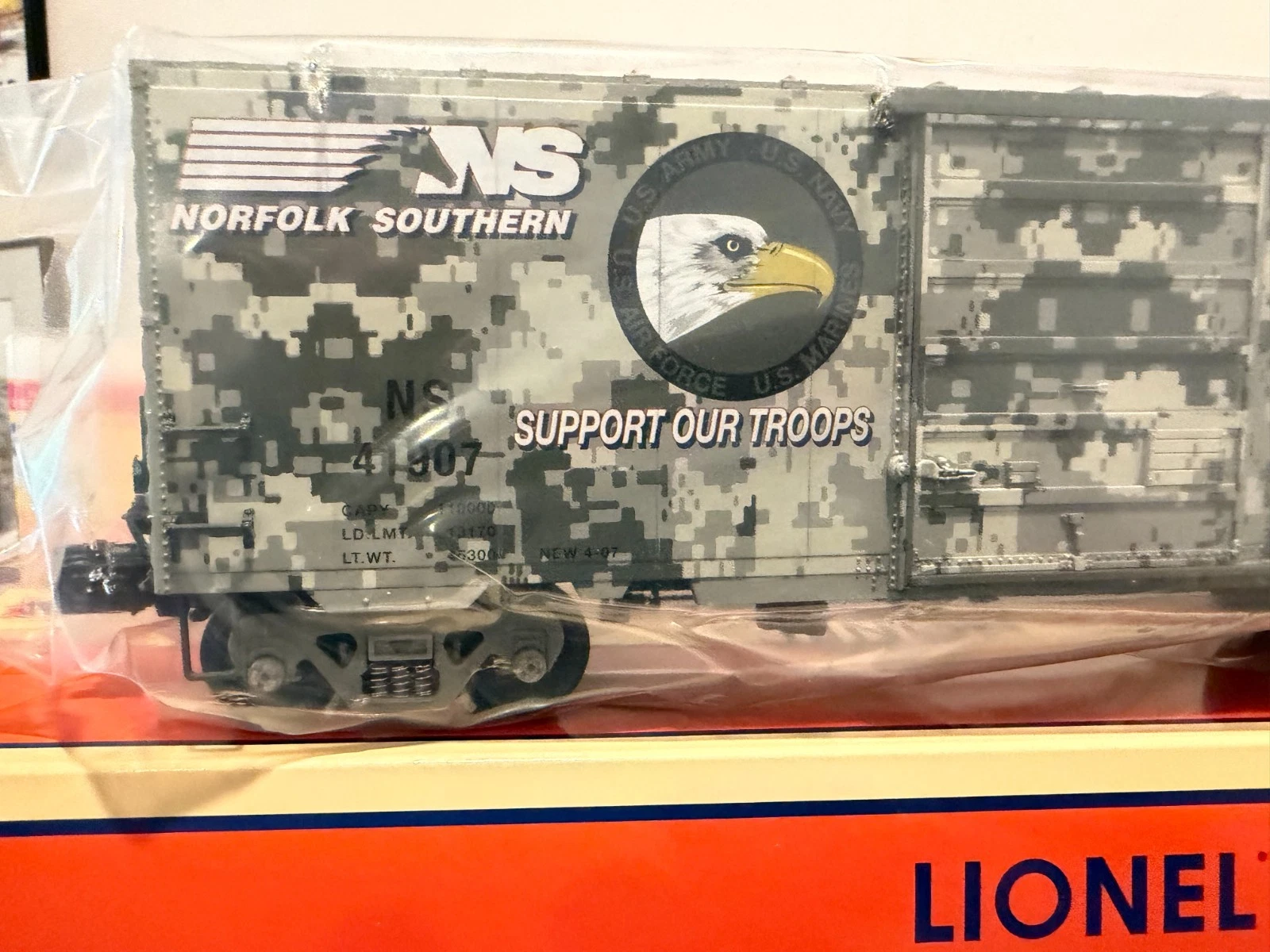 Lionel 6-58509 LCCA 2013 Norfolk Southern PS-1 Lighted Flag Box Car NIB — photo 4