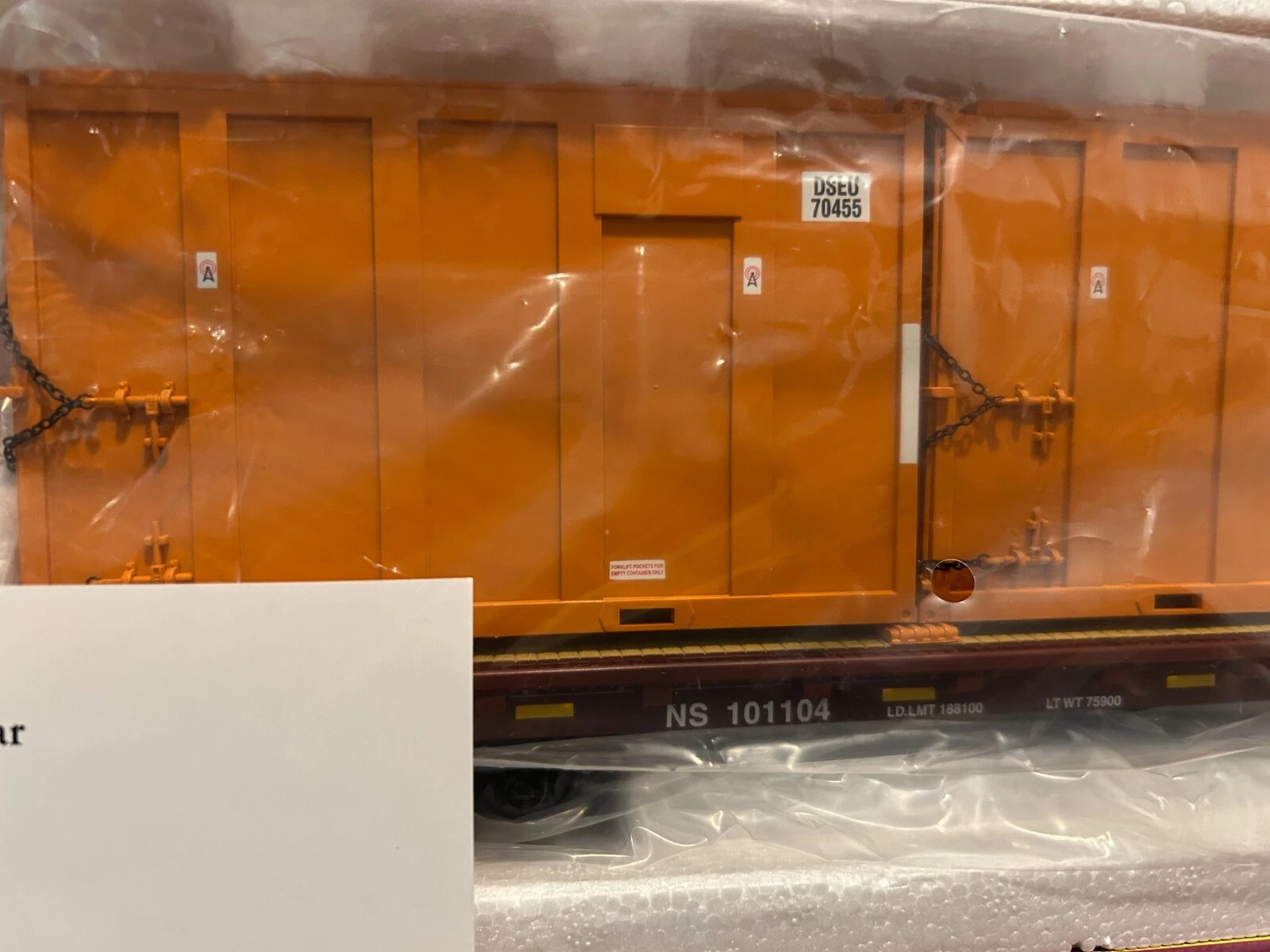 MTH 20-98885 Norfolk Southern 60' Flat Car with Containers NIB — photo 2