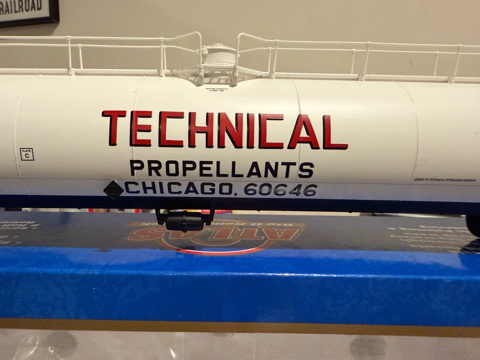 Atlas O Scale 6405-2 ACF 33,000 Gallon Tank Car Technical Propellants LN/Box — photo 2